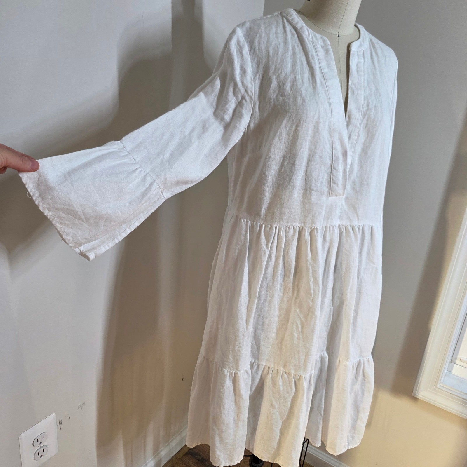 Boden White 100% Linen Tiered Mini Dress Long Bell Sleeve Split Neck Size US 8R