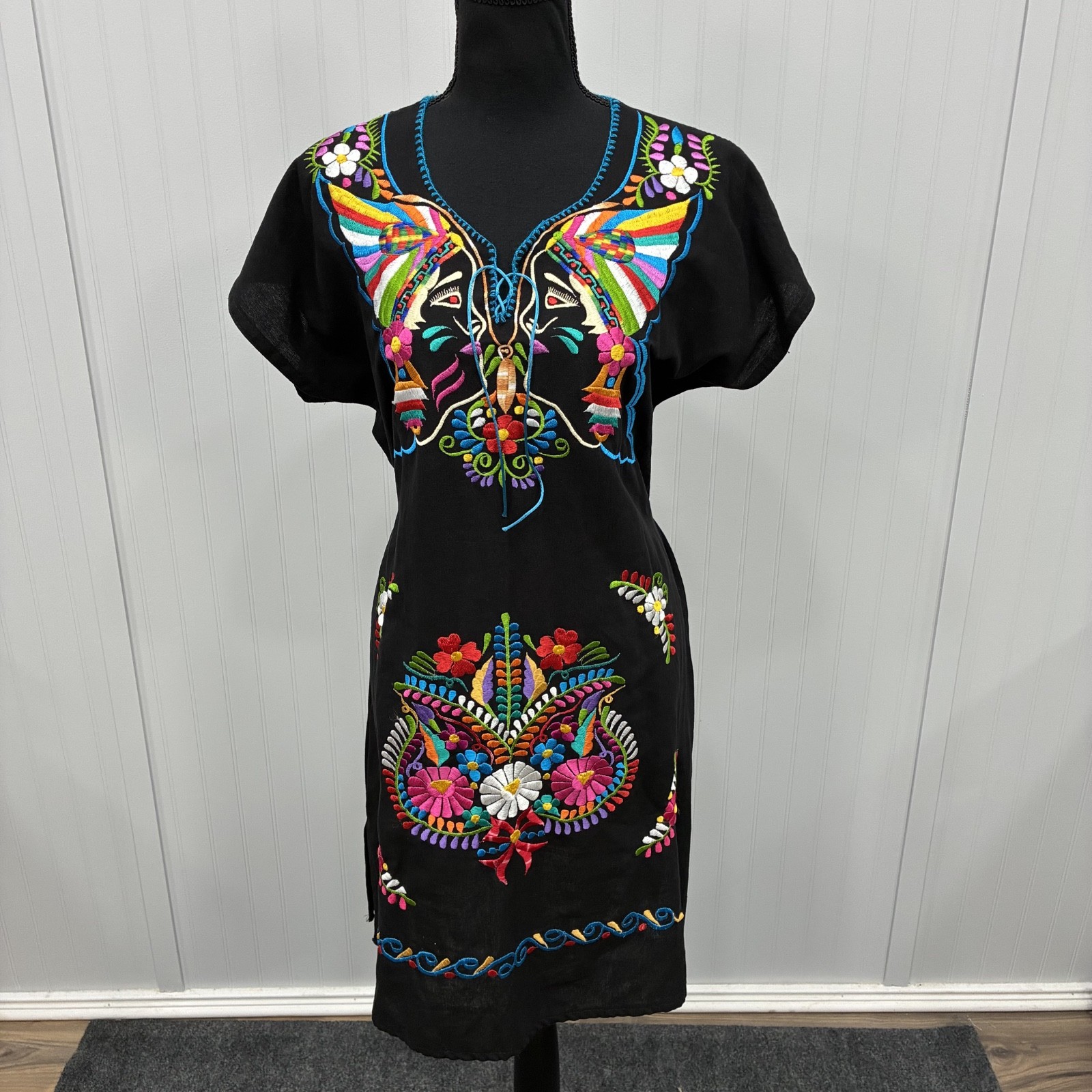 Women’s Large Traditional Mexican Folk Art Embroidered Dress Boho Beach Festival