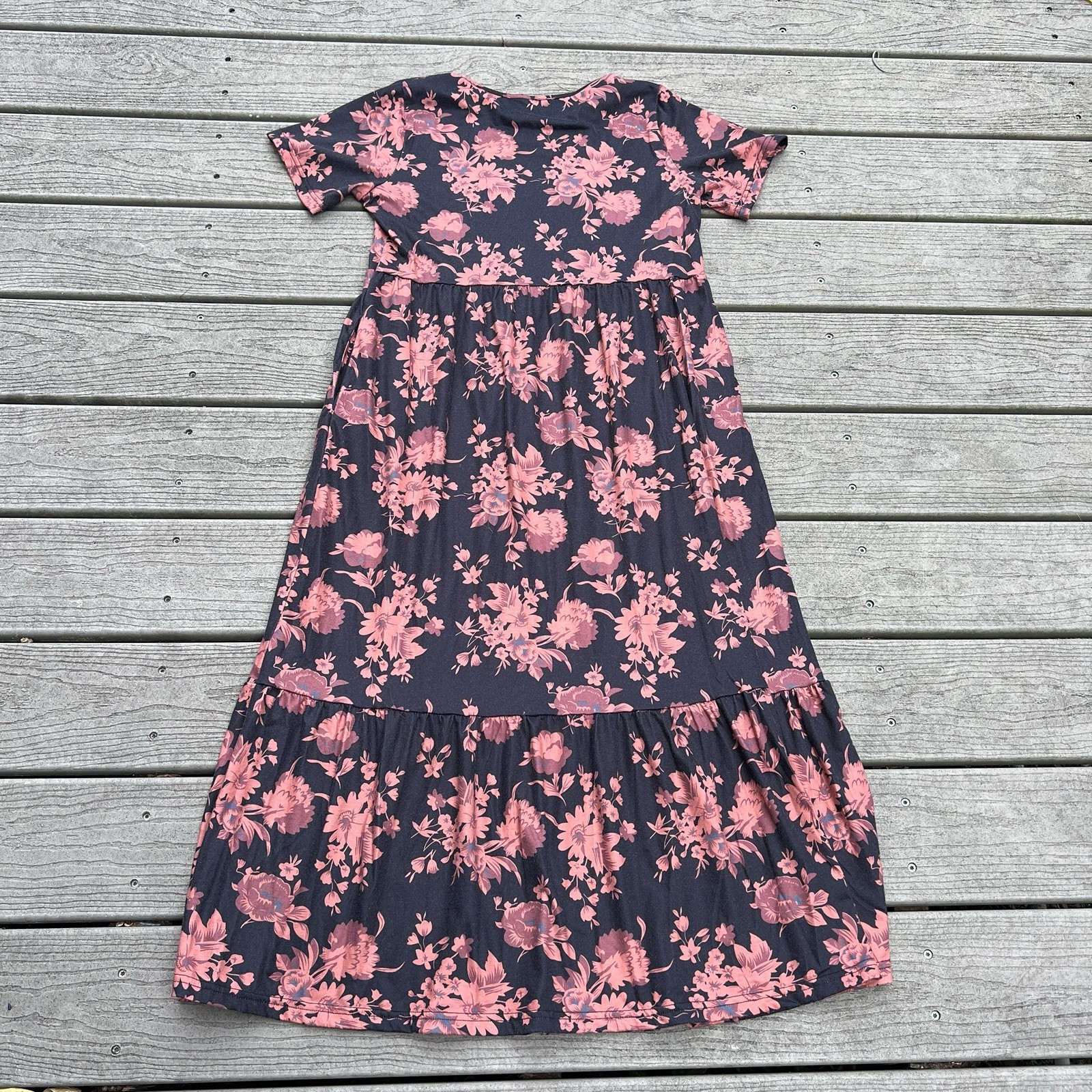 Amazon: Floral Black and Rust Short Sleeve Maxi Dress. Size Medium.