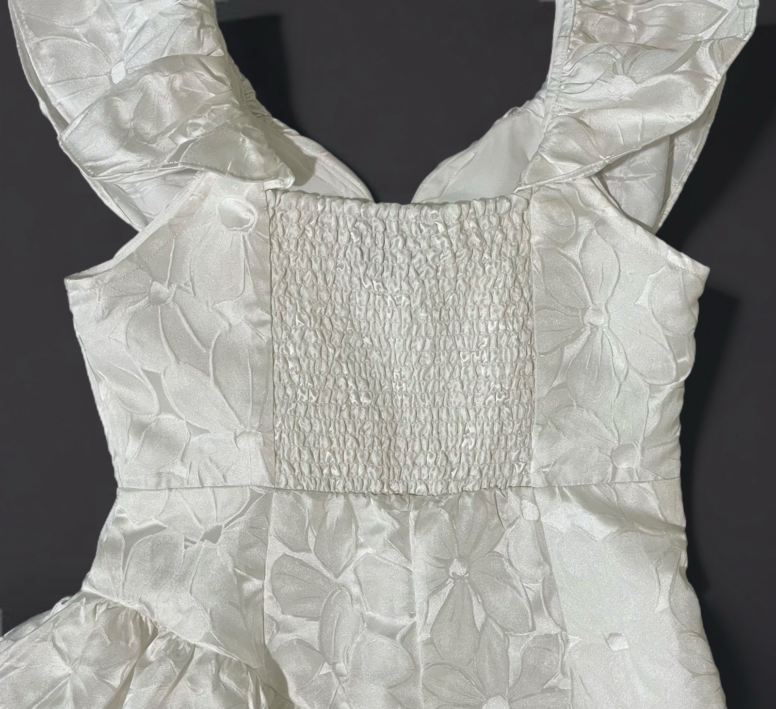🍥 DO+BE White Floral Jacquard Mini Dress | Women’s Sm | V-Neck | Ruffle Sleeve