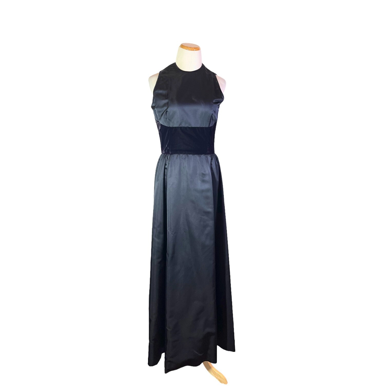 Vintage Carolina Herrera Size 8 Formal Ball Gown Black Velvet Waist High Neck