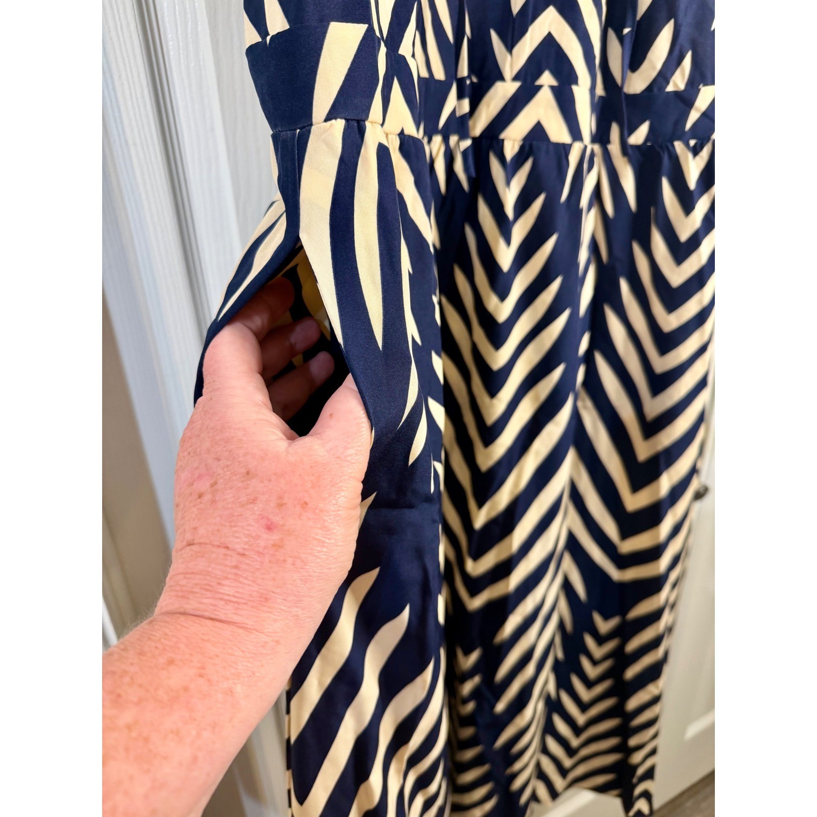 Bloomchic Navy Blue Cream Chevron Leaf Print Halter Maxi Dress Plus Size 28 NEW