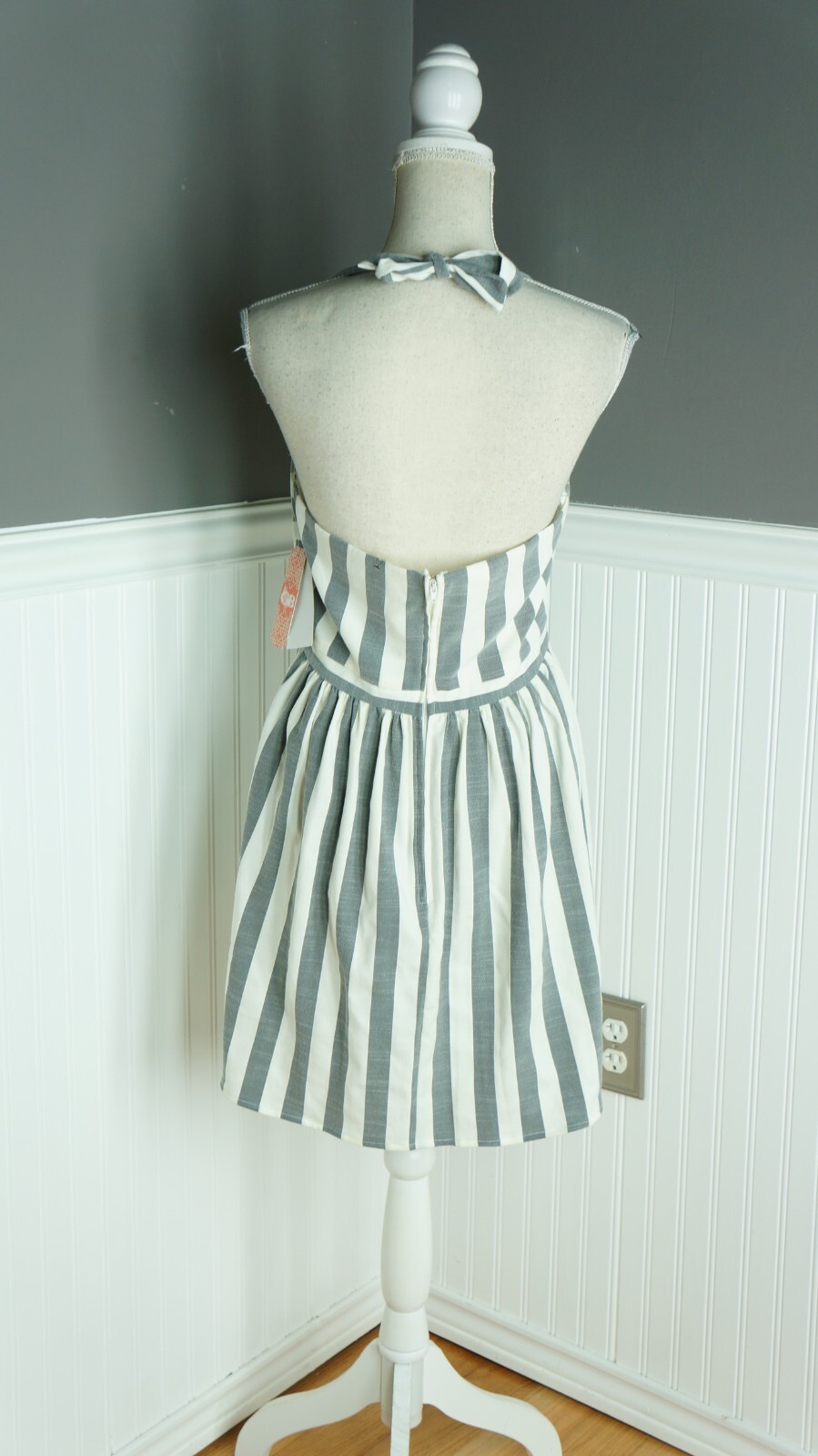 NWT GB Gianni Bini M Sweetheart Neckline Halter Chambray Striped Short Sundress