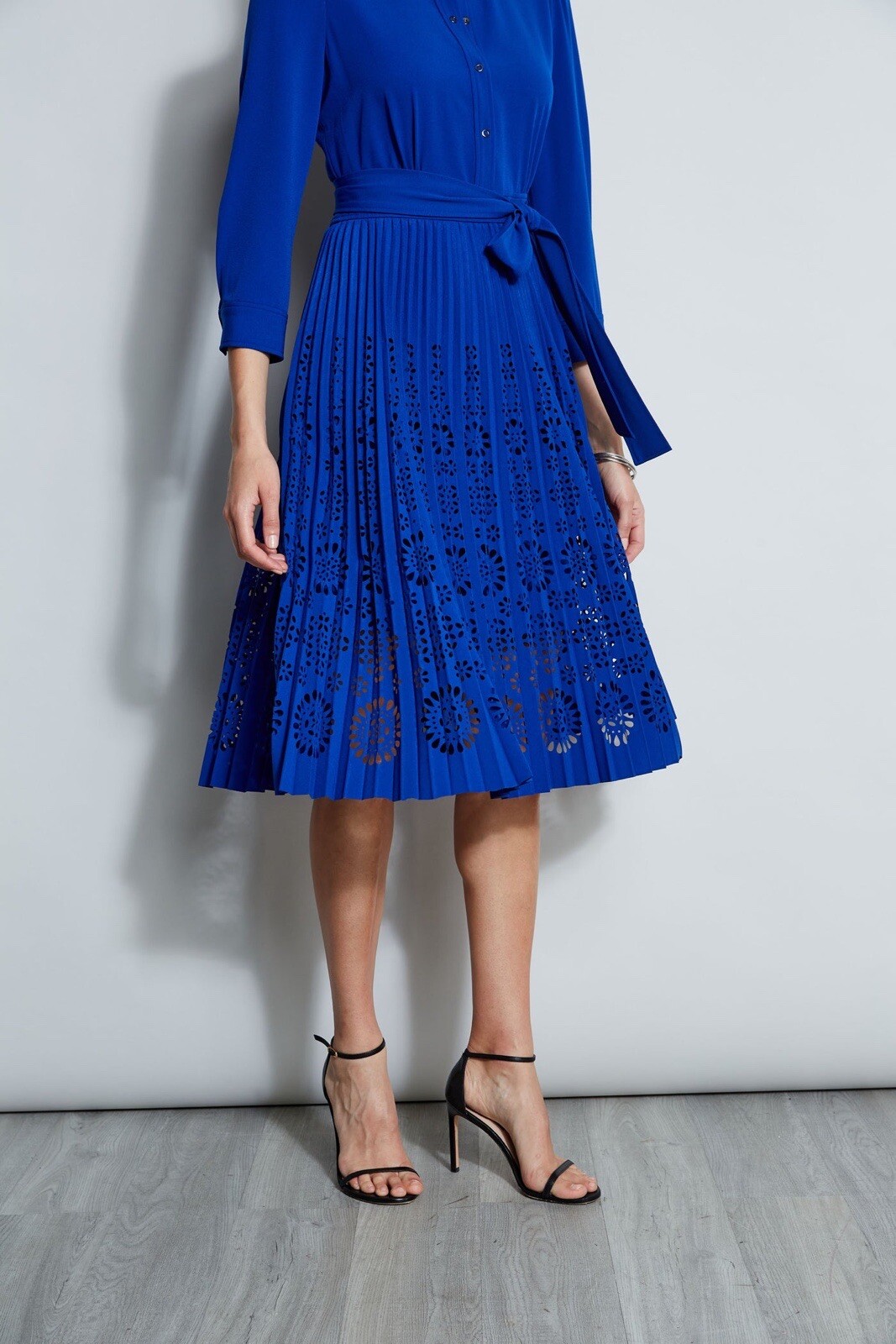 New Elie Tahari Pleated Laser Cut Midi Dress E8147603 Klein Blue – Women’s 16 XL