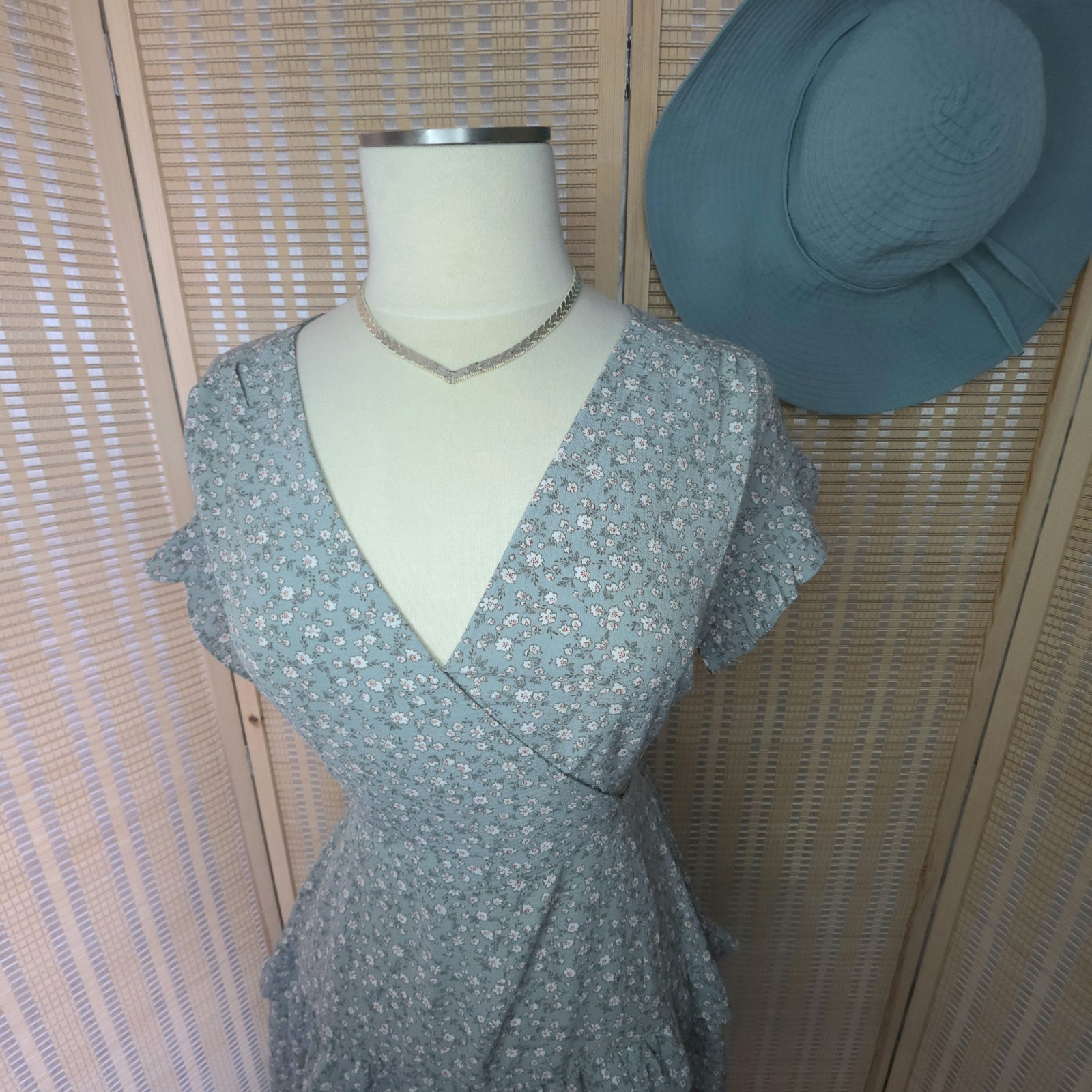 Romantic Blue Ruffled Fluttersleeve Floral Dress NWOT, Monteau Los Angeles