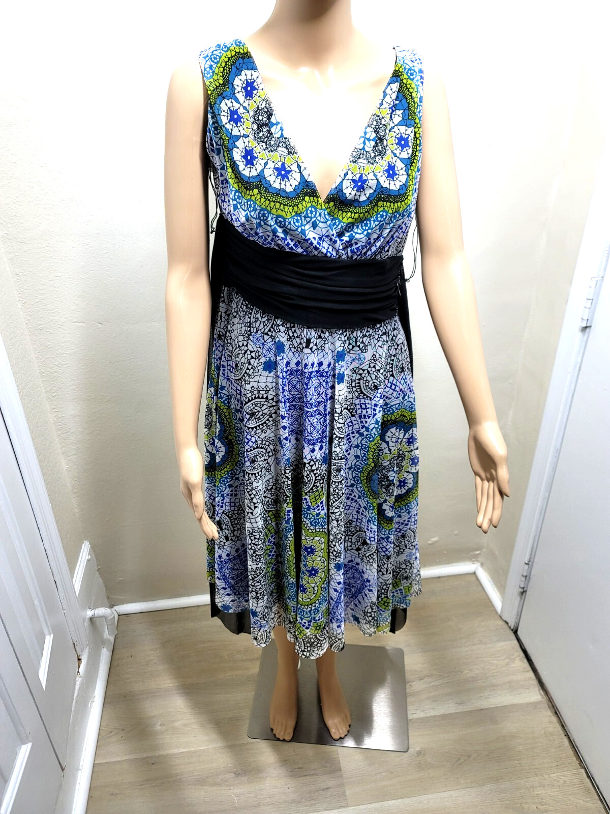 London Times Sleeveless Women’s Dress Made in Sri Lanka Size 12