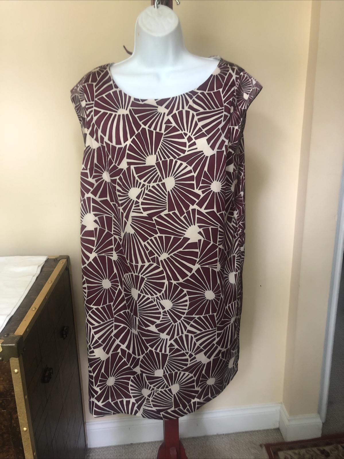 The Limited Dress Womens Non Wrinkle Light Weight Medium Shift Inner Lining