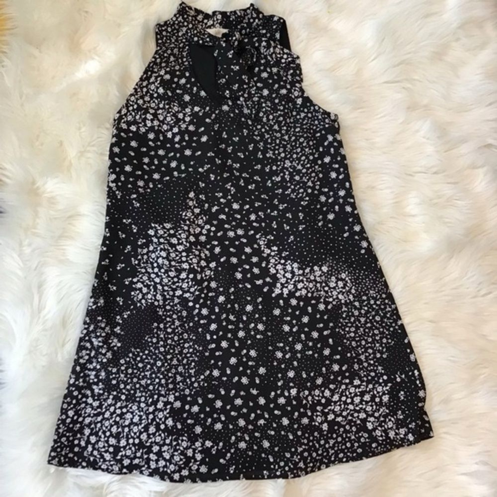 Decree Beautiful Floral Cocktail Ditsy Floral Mini Dress Tie Neck Front – Size S