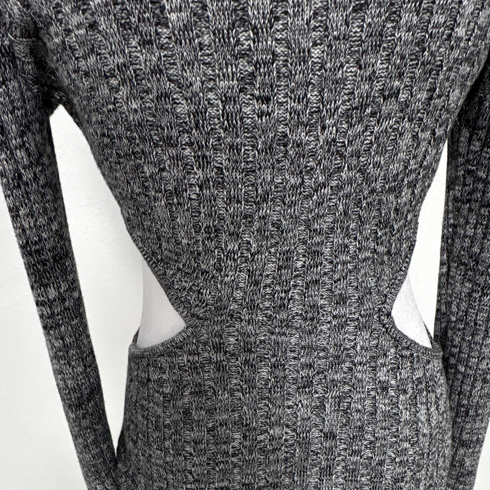 FOREVER 21 S Black Solid Ribbed Knit Cut-Out Round Neck Long Sleeve Bodycon