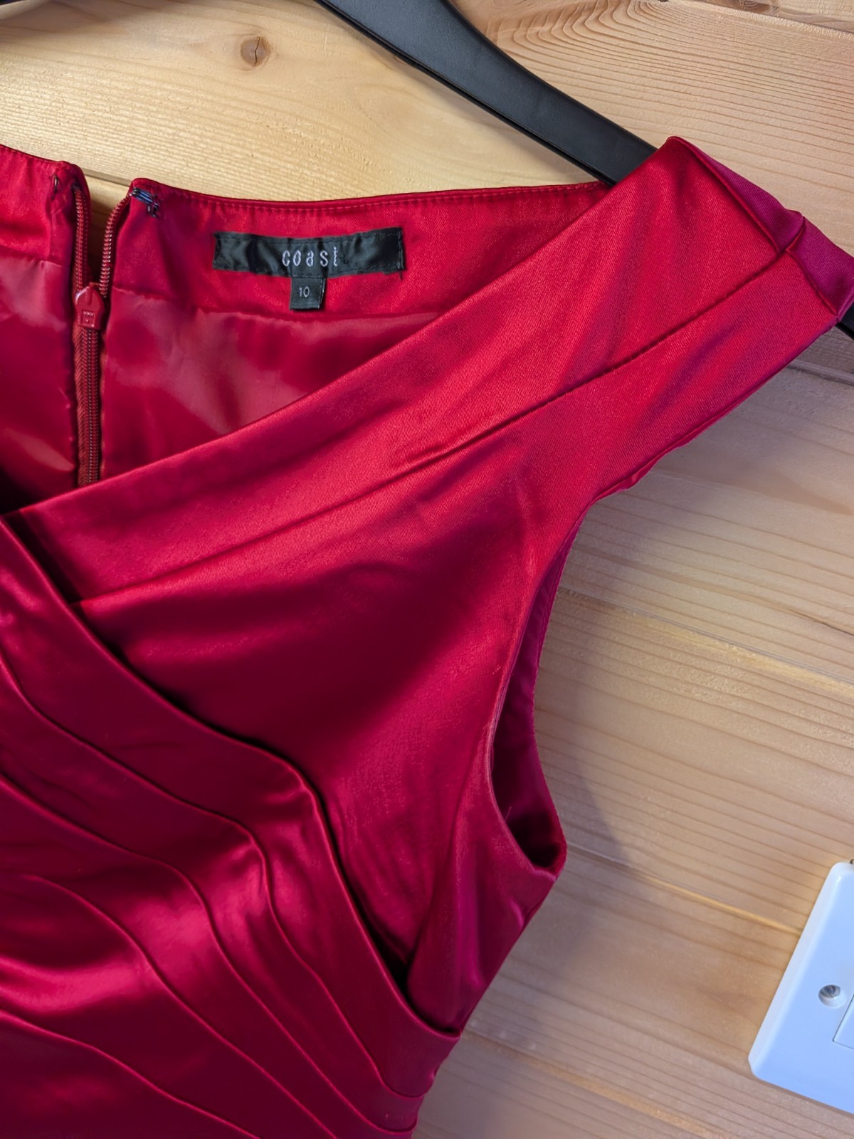 UK Size 10 Red Satin Body Con Sleeveless Dress Isral For Cruise Excellent Condit