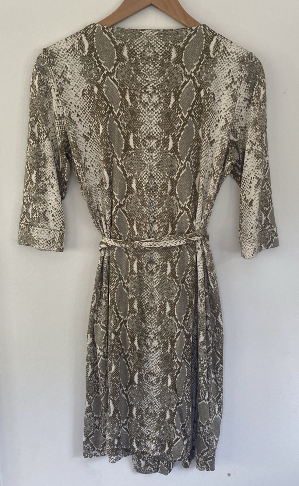 Diane von Furstenberg 100% Silk Jersey Wrap Dress Snake Python Print Size 8