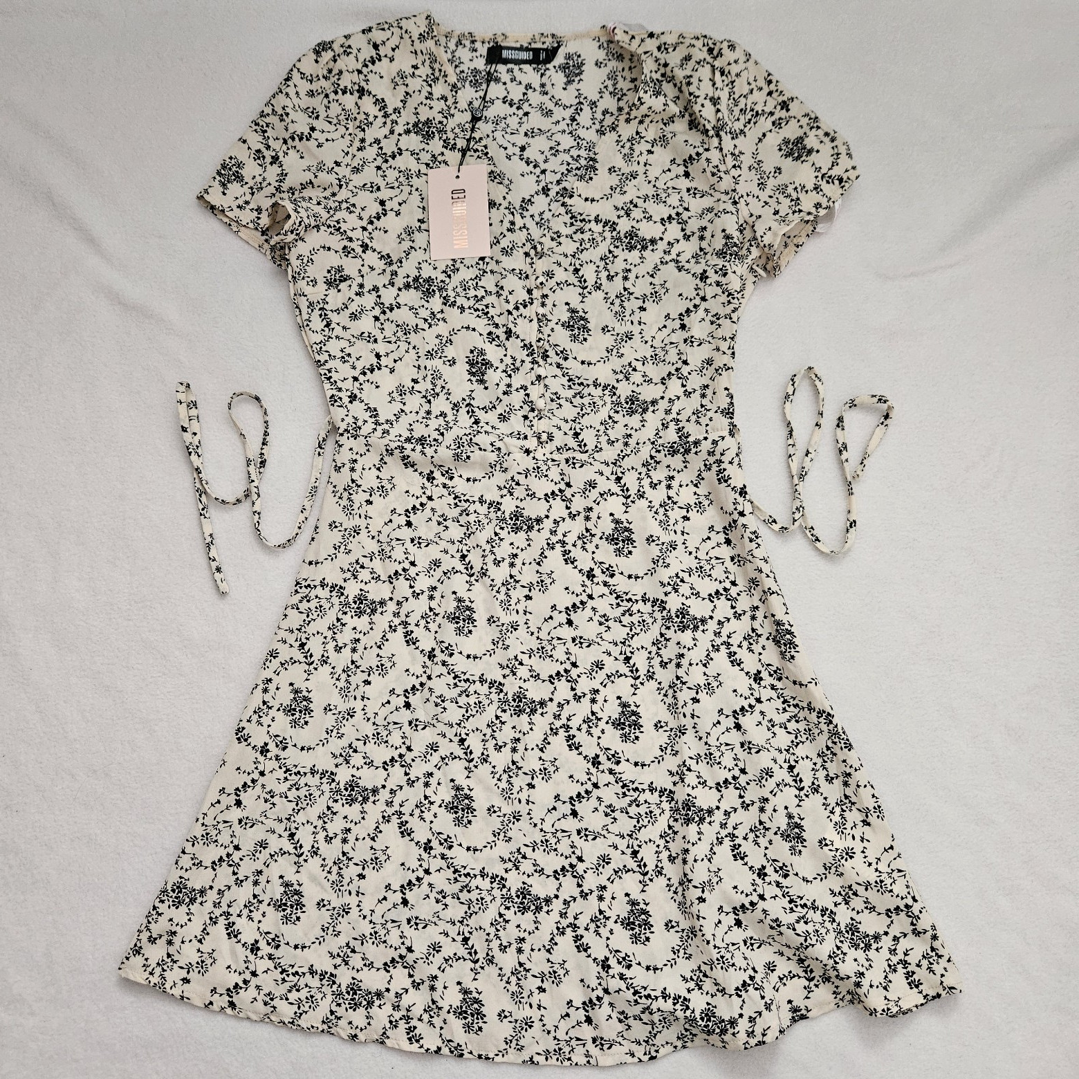 Missguided NWT Cream Floral Short Sleeve V-Neck Button Front Midi Dress US 4