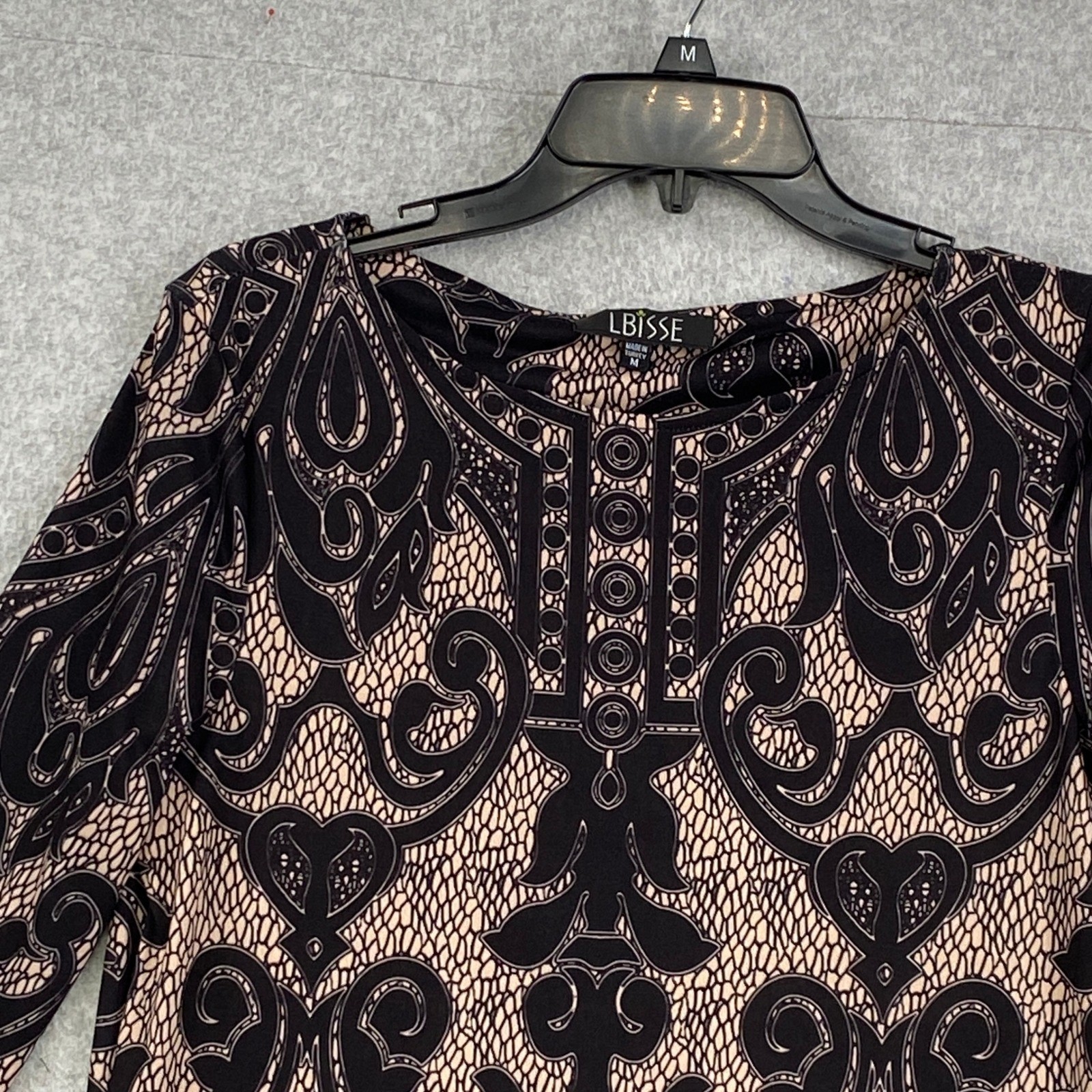 LBisse Sheath Dress Womens Medium Tan Black Scroll Print 3/4 Sleeve Stretch