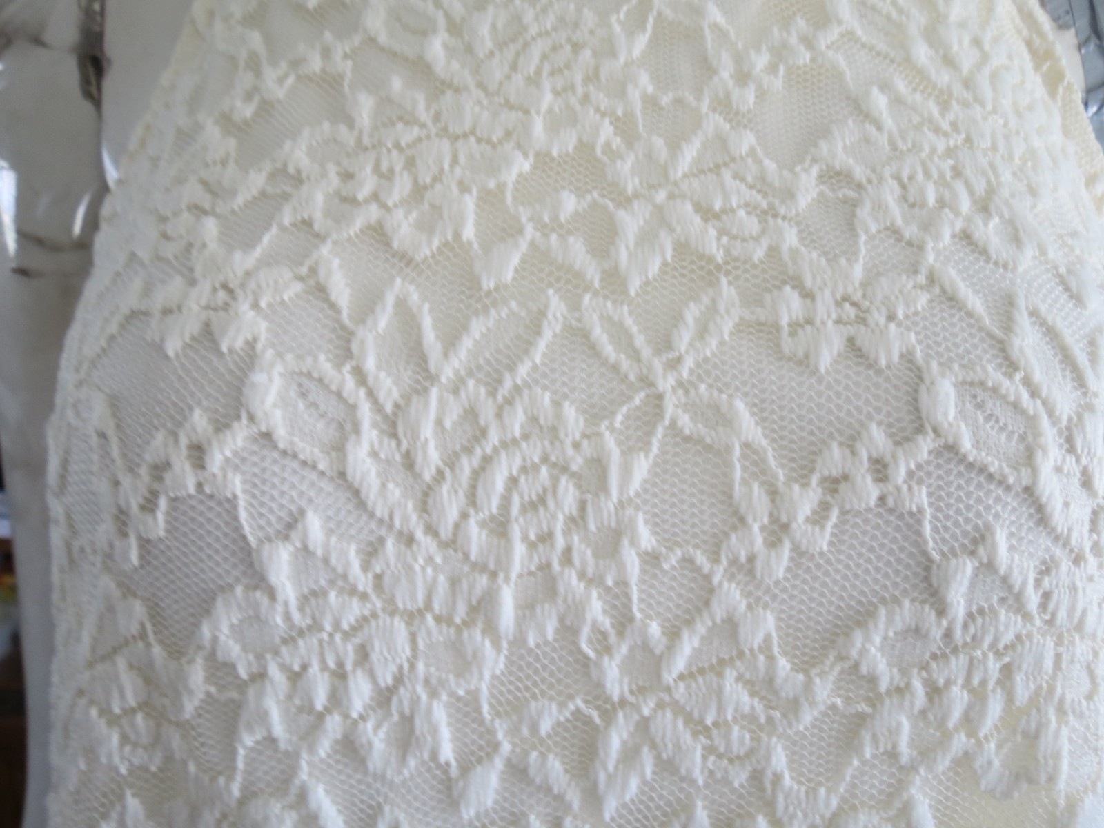 NEW, BEAUTIFUL & STYLISH RUE 21 SOFT IVORY FLORAL LACE OVER LINING DRESS SZ M