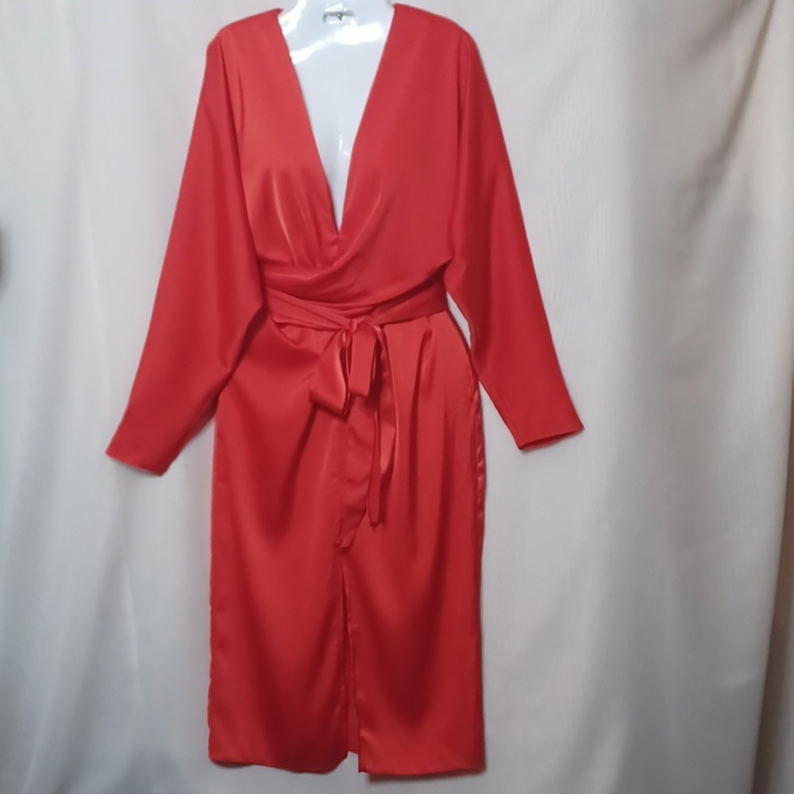 Asos Women’s Red V-Neck Dress With Tie Waist and Batwing Sleeve. Size 6