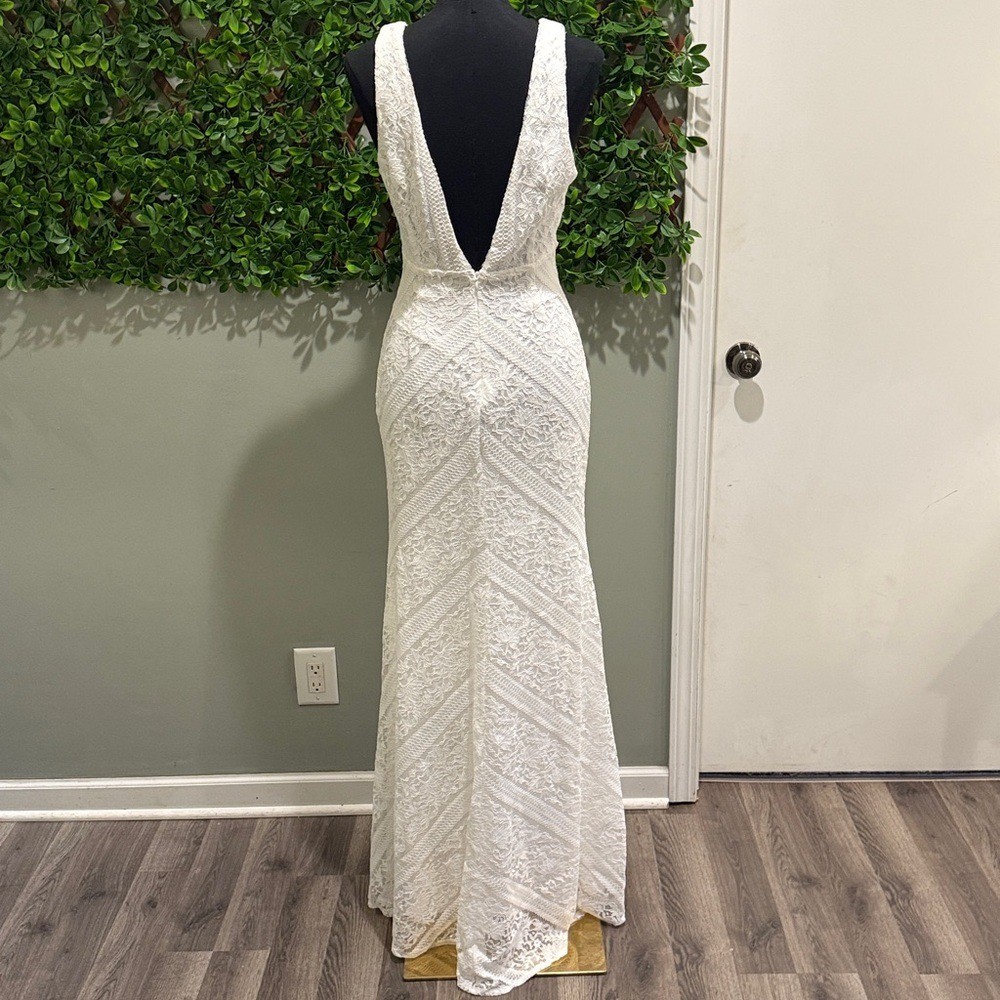 Adoring Attachment White Lace Twist-Front Sleeveless Dress