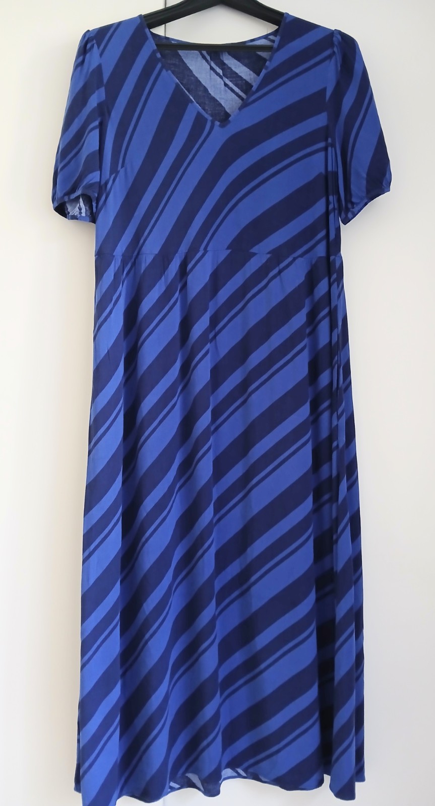 Hush blue & black diagonal stripe short sleeved v-neck maxi dress – Size 8