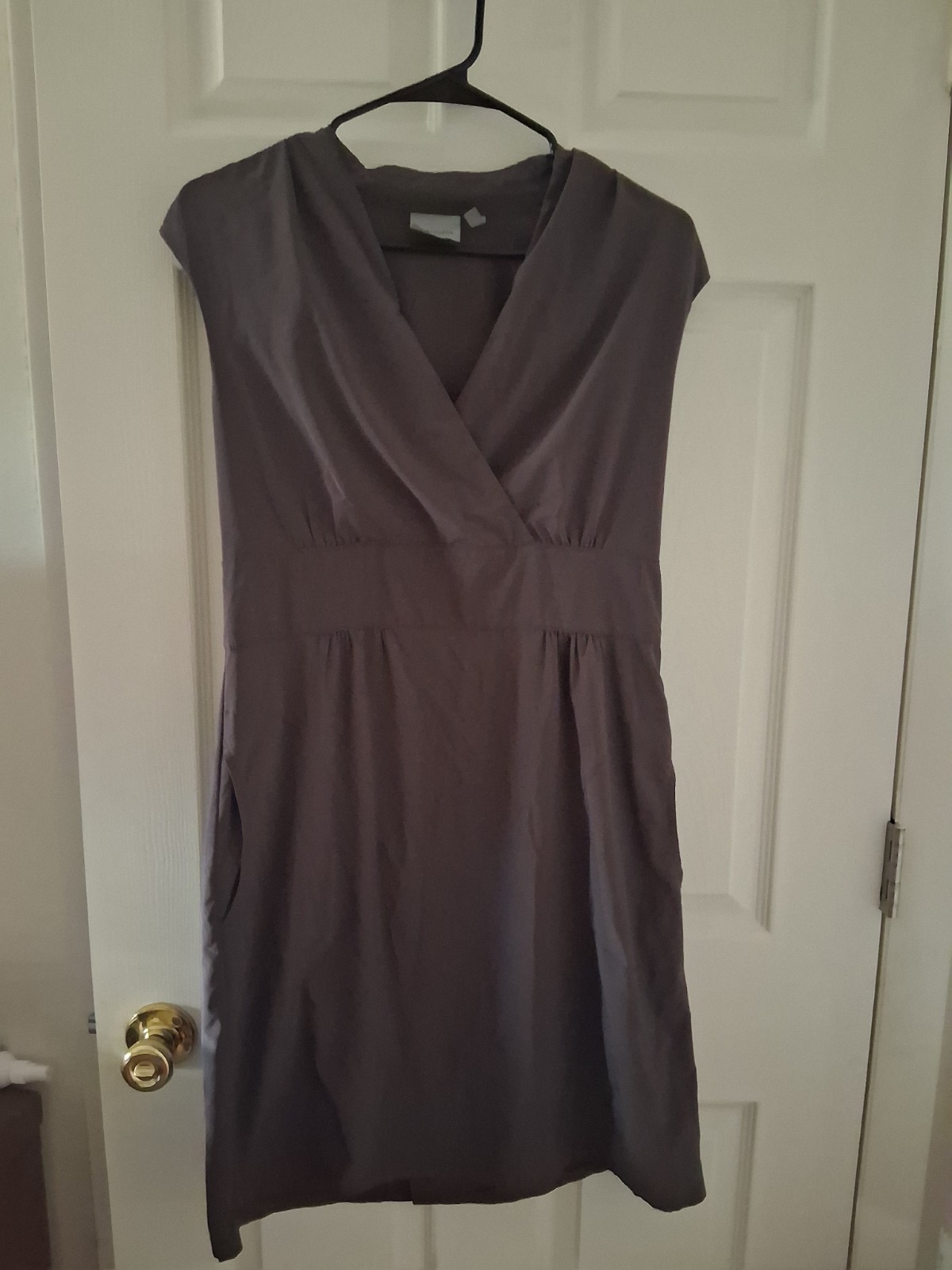 Athleta Dahlia Dress Women’s 10 Gray Solid Rayon Woven V-Neck Sleeveless