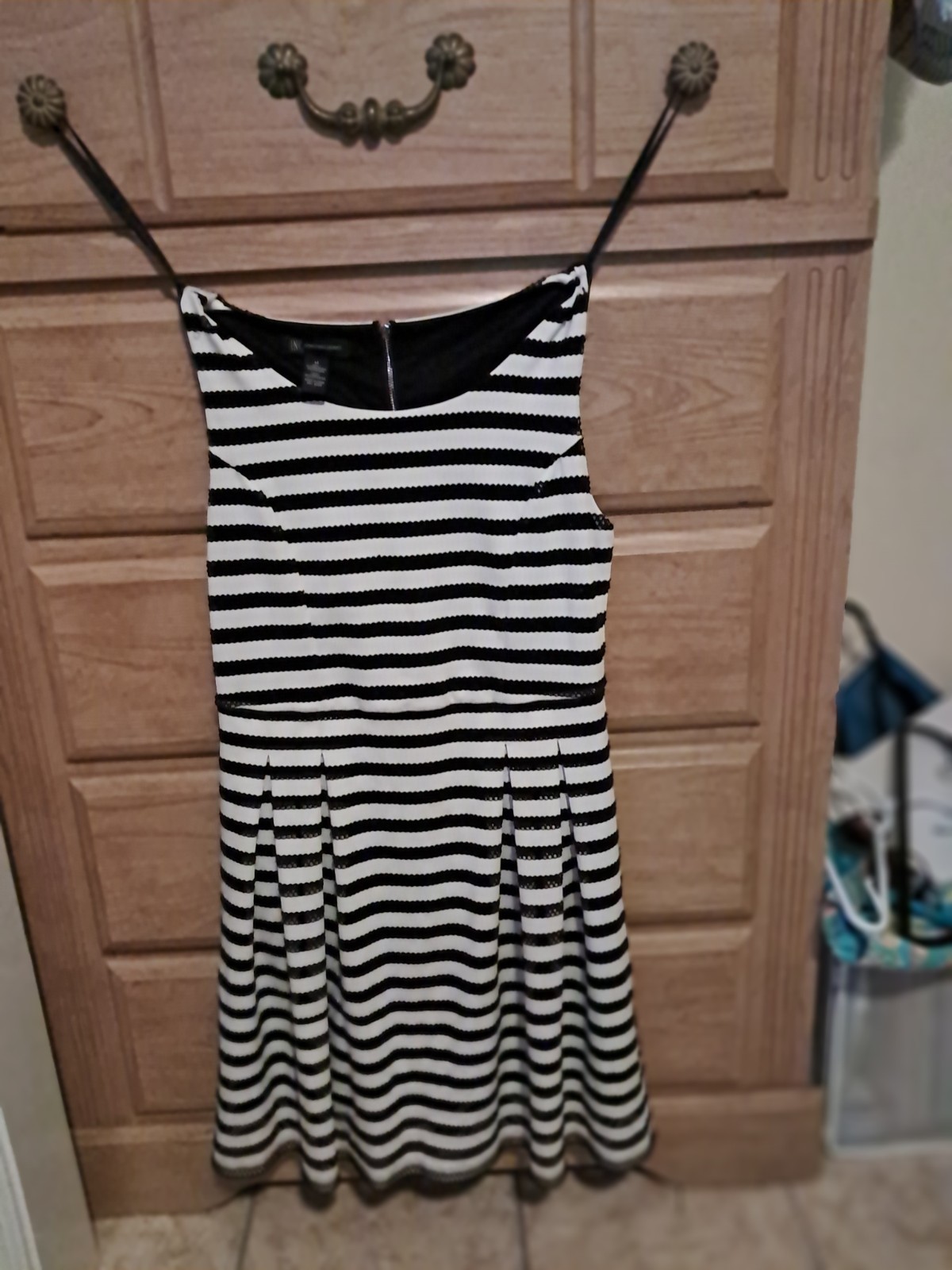 INC International Concepts Black & White Striped Fit & Flare Scoop Neck M