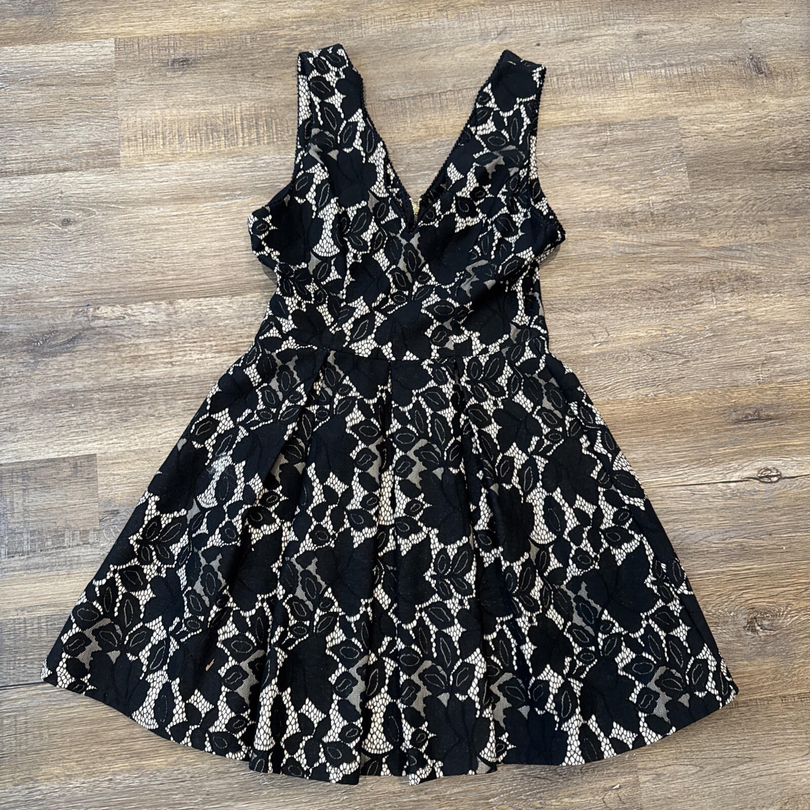She+Sky dress Size medium Very Classy Dress