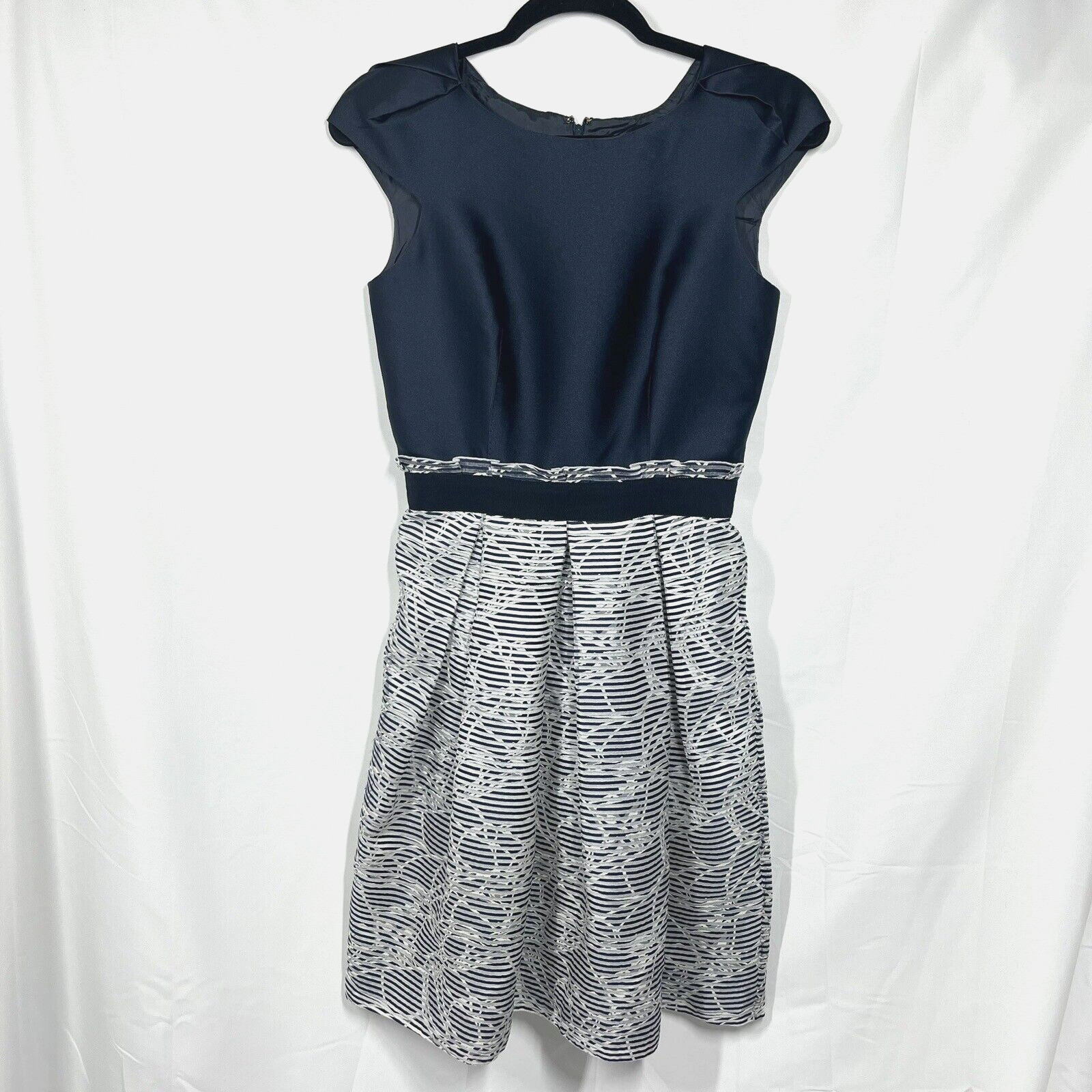 Carolina Herrera Designer Cocktail Dress Silk Blend Navy White Pleated Jacquard