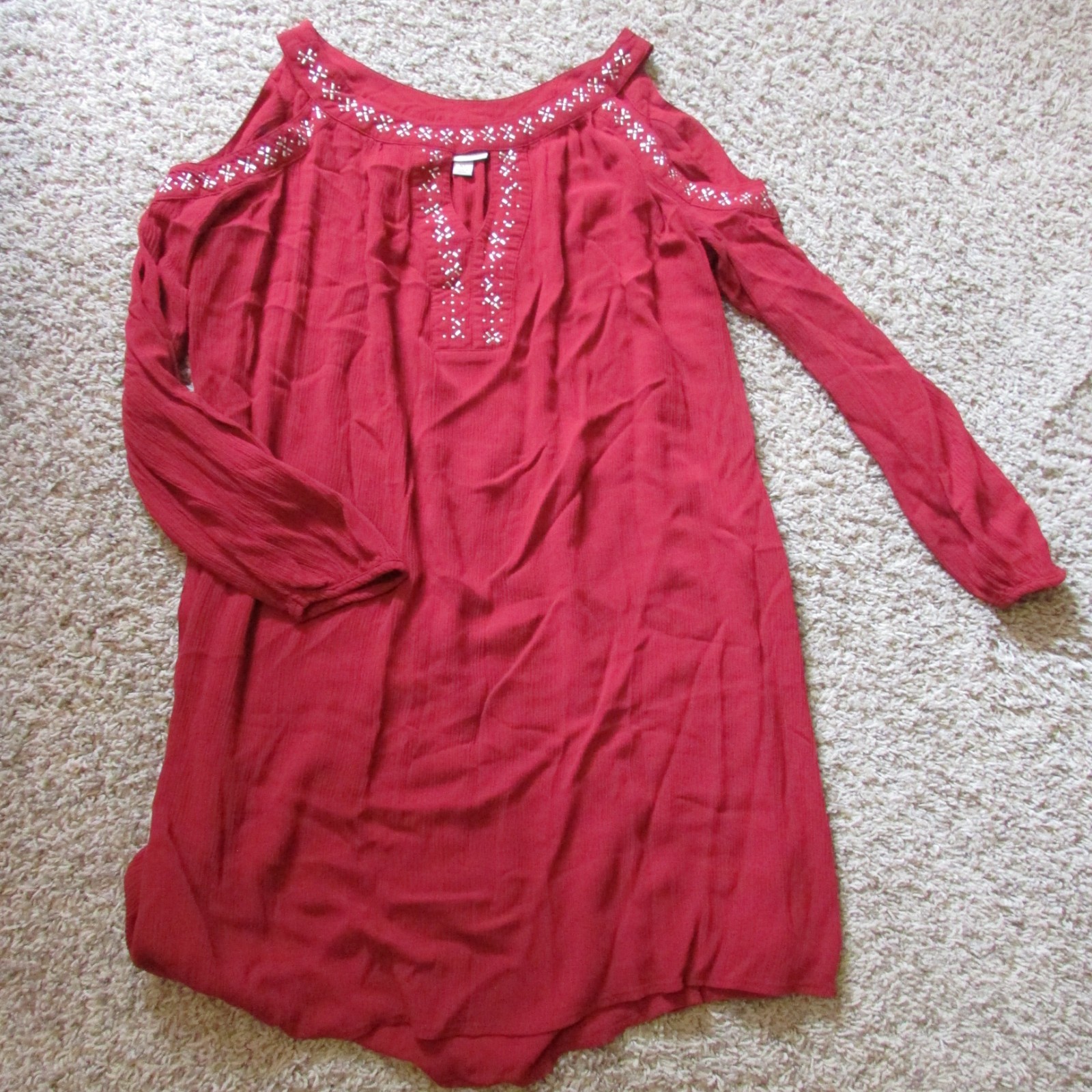 NWOT Knox Rose XL Burgundy Red Cold Shoulder Silver Bead Accent Dress Crinkle
