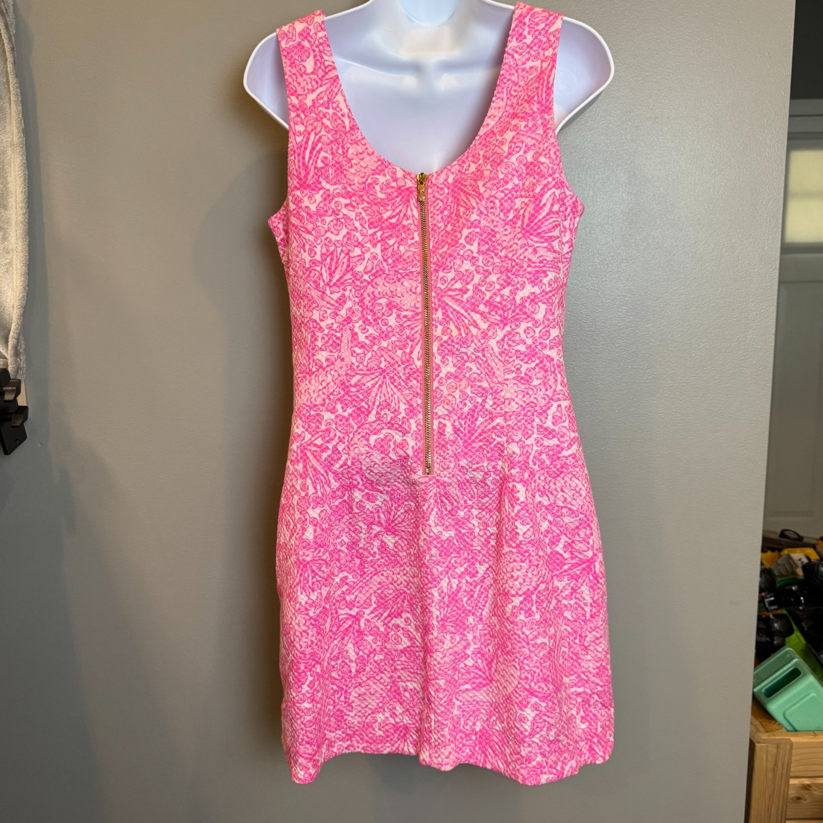 Lilly Pulitzer Pink Textured Floral Shift Dress Women’s Size 6 Sleeveless Zip Ba