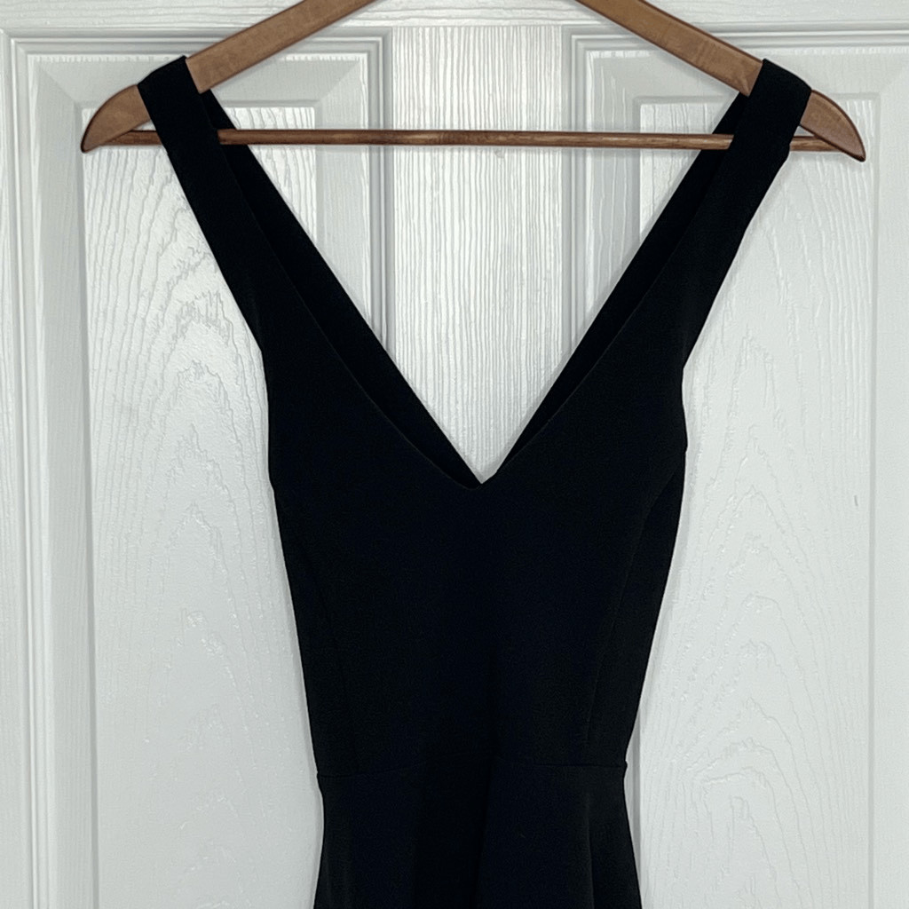 Lulus Black Lined Straps Back Zip Stretch Little Mini Dress Size Small