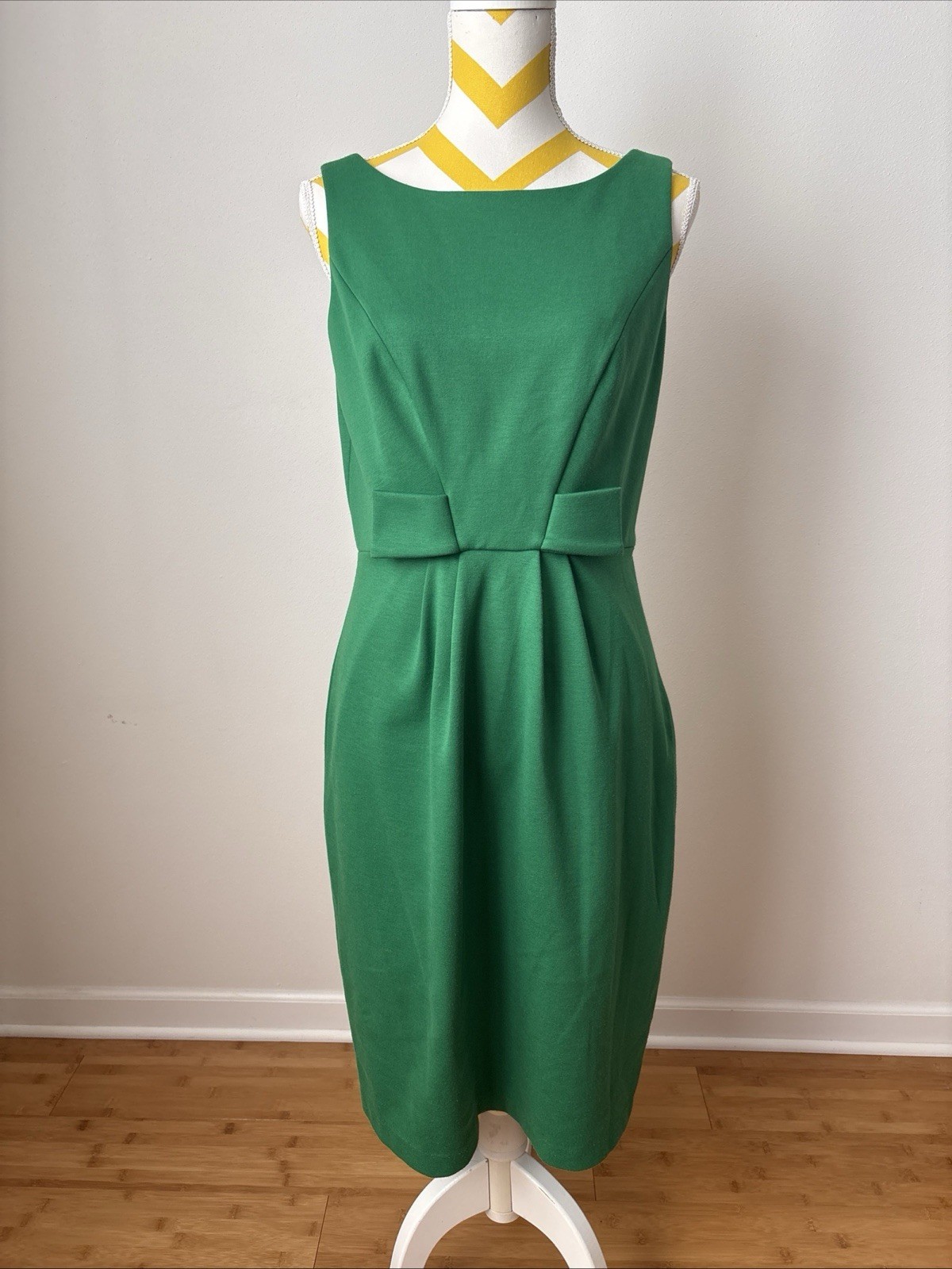 JAX Size 10 Kelly Green Sheath Dress Sleeveless Boat Neck Bow Waist Midi