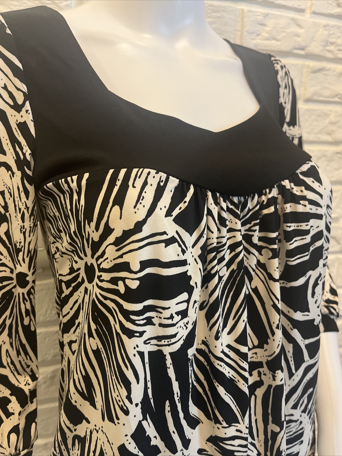 Catch My i Jersey Knit Stretch Black & Ivory Pullover Dress Size S EUC Career