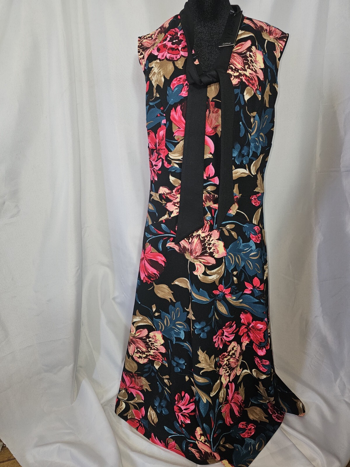 VFShow Sleeveless Dress Black with Floral Print 95% Polyester Size XL NWT
