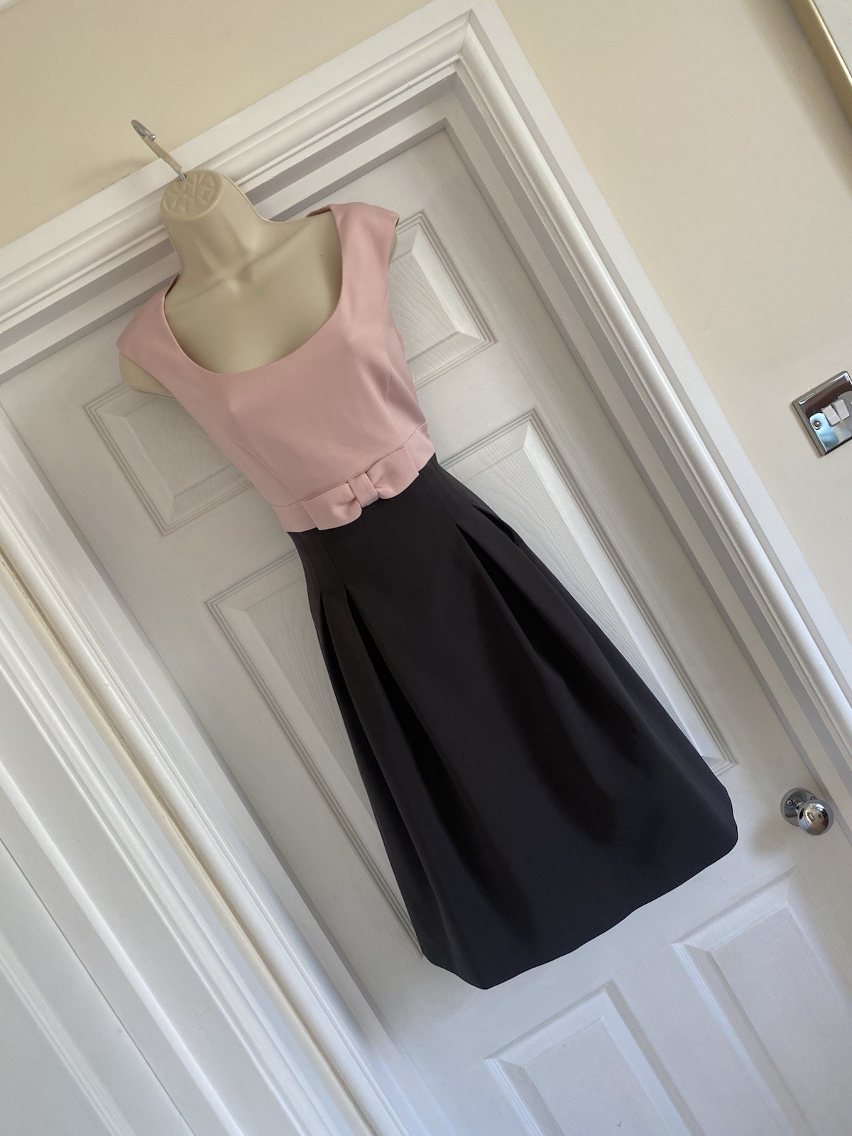 EXQUISITE PHASE EIGHT SIZE 10 USA 6 SOFT BLUSH & BLACK FIT &FLARE PARTY DRESS