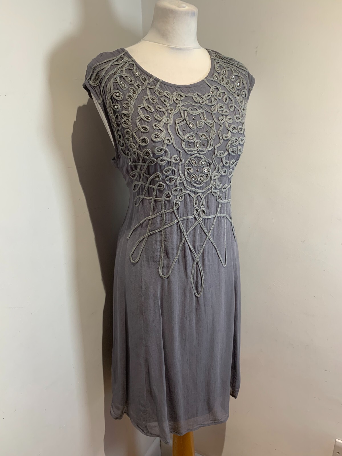 Cream embroidered Dress EU 40 UK 12 NEW Shift sheath beaded grey
