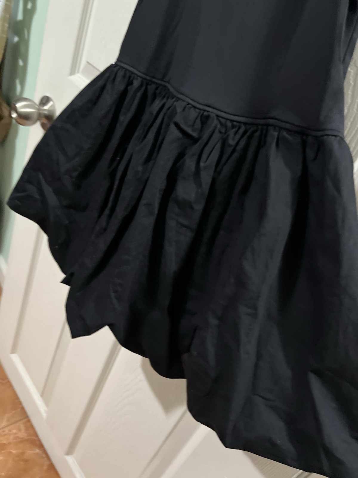 Forever 21 Poplin Balloon Bubble Hem Mini Dress in black. Spaghetti Straps. Sz M