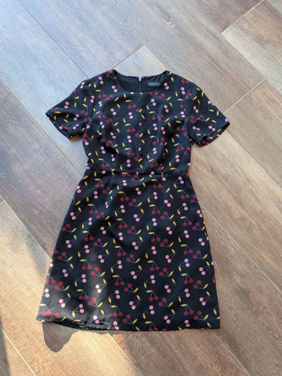 Sugarhill Boutique Casey Cherry Shift Lined Short Sleeve Dress – UK Size 8
