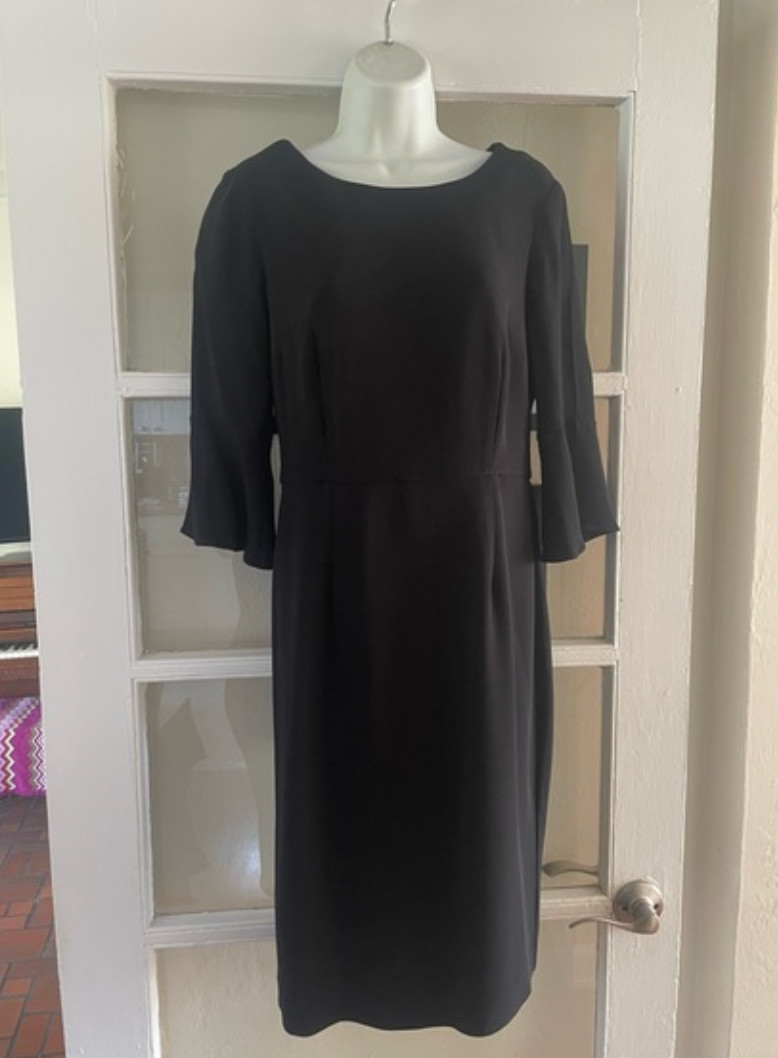 Boden fitted sheath with sleeves size 4