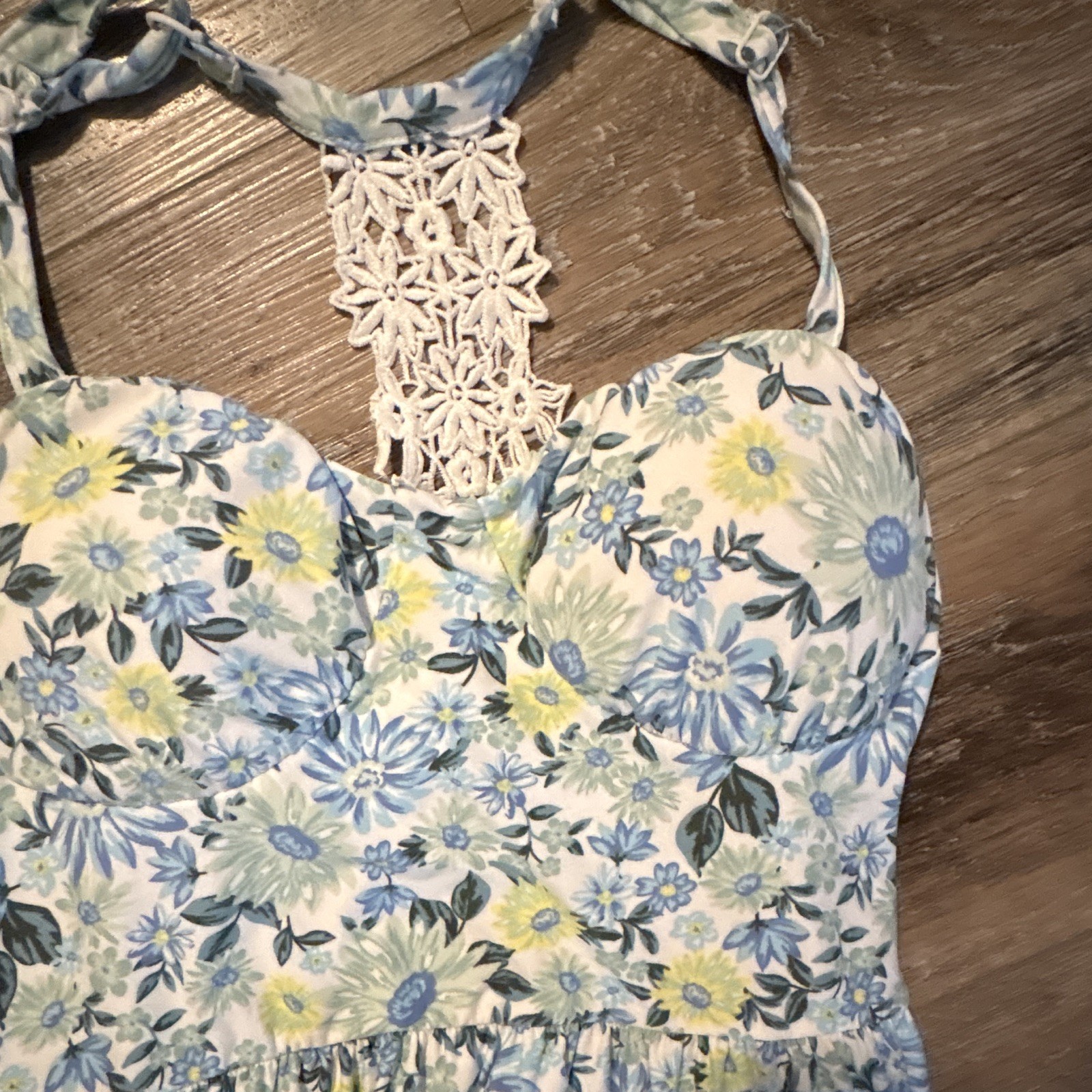 No Boundaries White/Blue Floral V-Neck Strappy Lace Back Sundress Short M