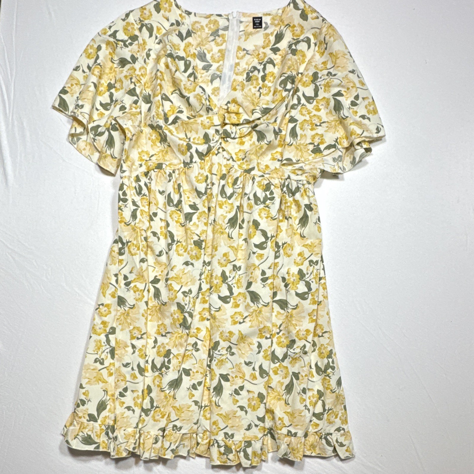 SHEIN CURVE Women’s 1XL Cream/Yellow/Green Floral A-Line V-Neck Flutter Dress