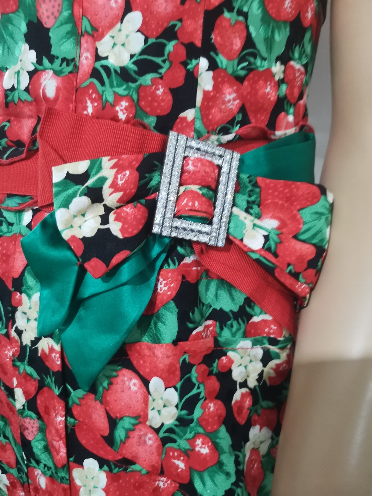 🆓US🛃 SS 2006 Dolce&Gabbana strawberries printed silk corset dress IT 38