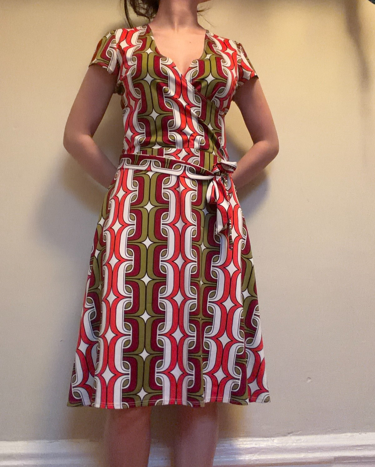 leota wrap dress small v-neck waist tie red white and green patterned