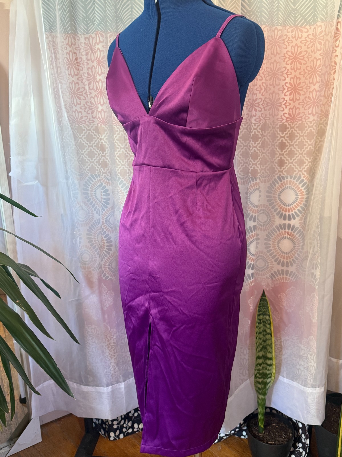 NWT LE ELAGIA Women’s LARGE pencil spaghetti strap midi dress v neck sexy slit