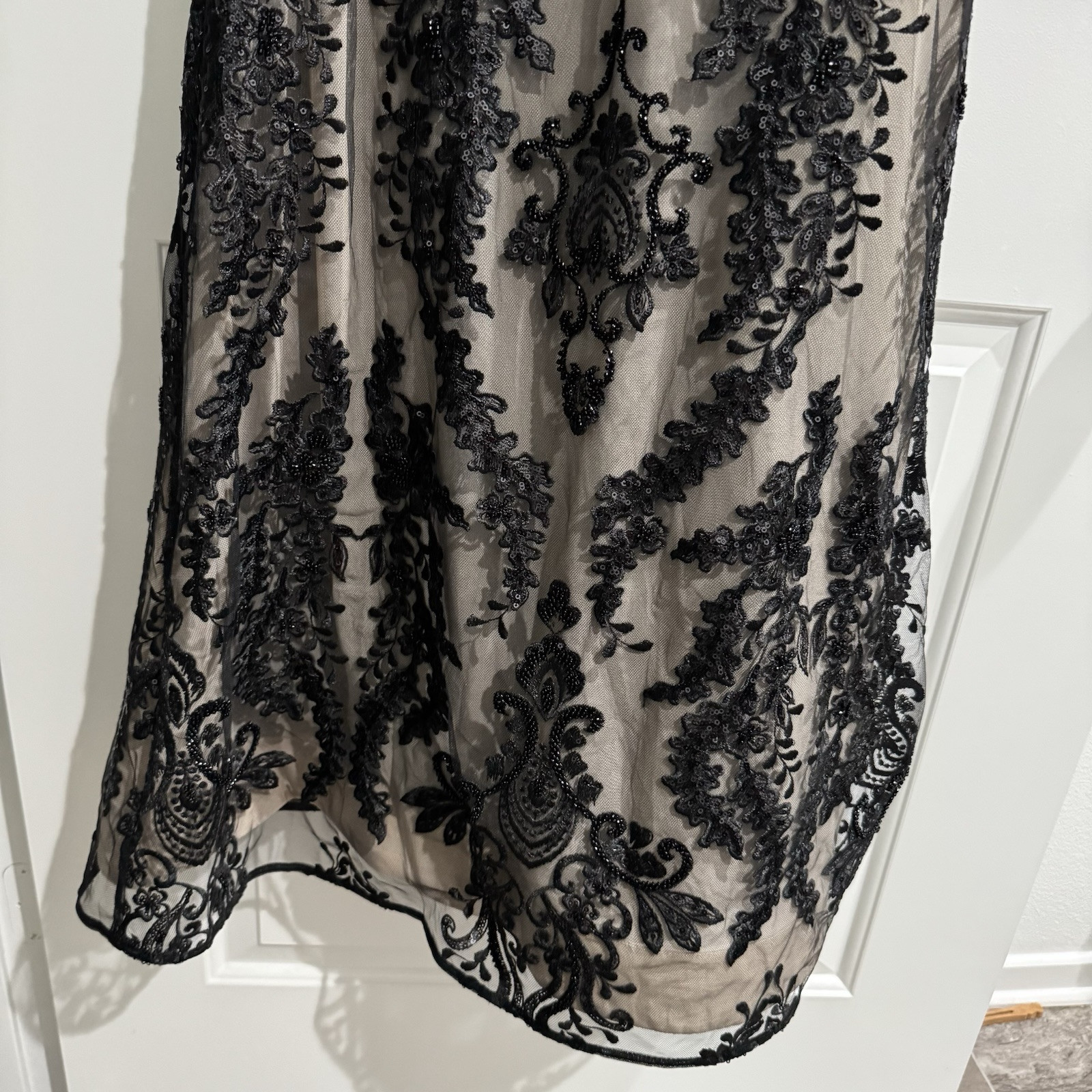 Badgley Mischka Black Embroidered Sequined Beaded Lace Overlay Belted Gown Sz 0