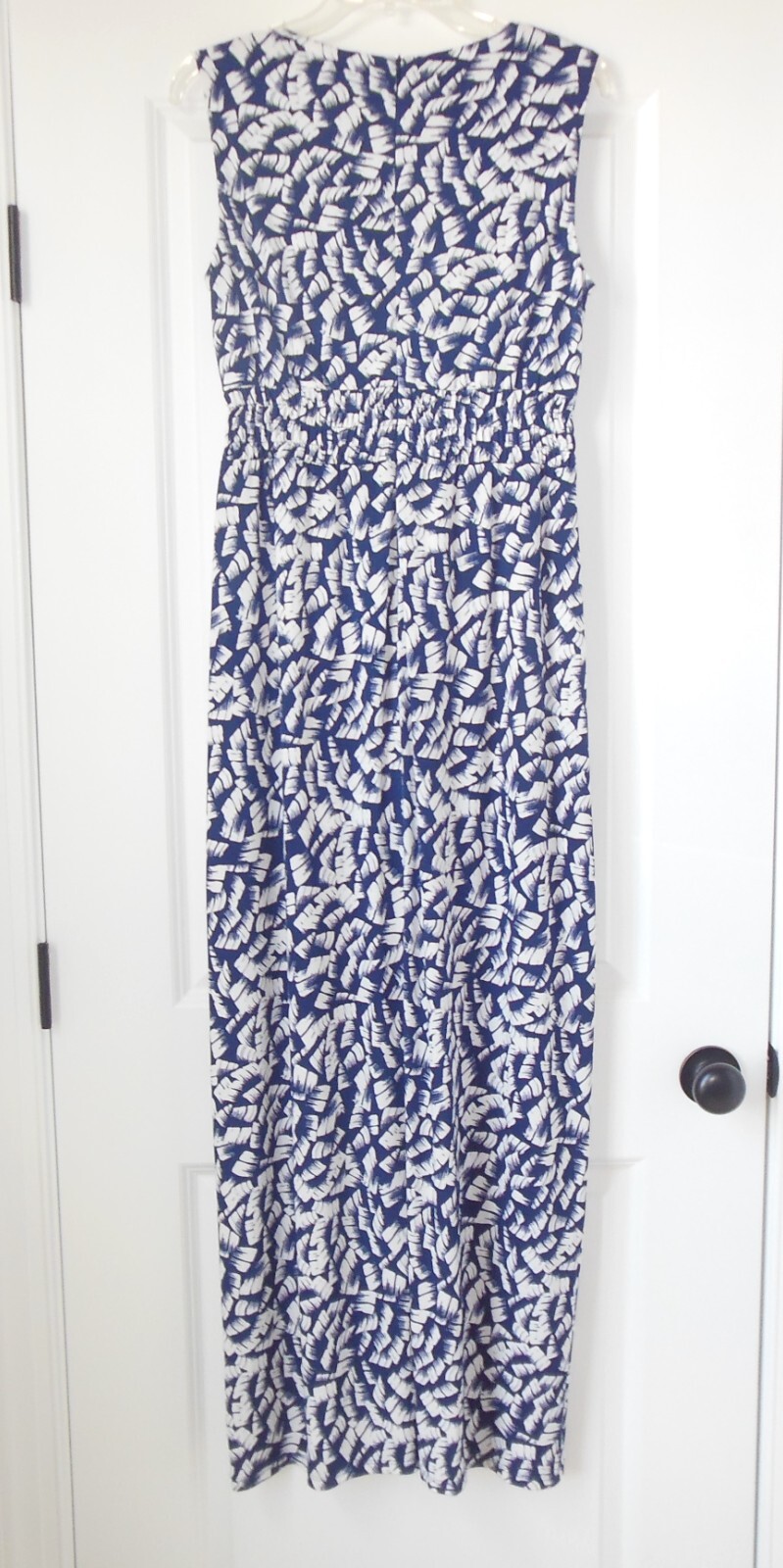 Vince Camuto Maxi Dress size Medium Cross Over Bust Blue White V-Neckline Lined