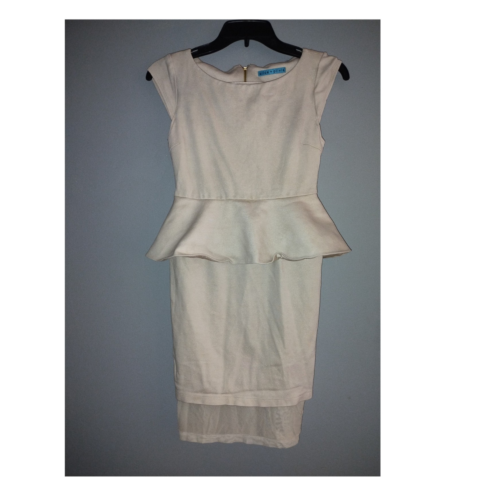 Alice + Olivia Beige Sheath Peplum Dress Round Neck Cap Sleeve Zip 3 Dry Clean