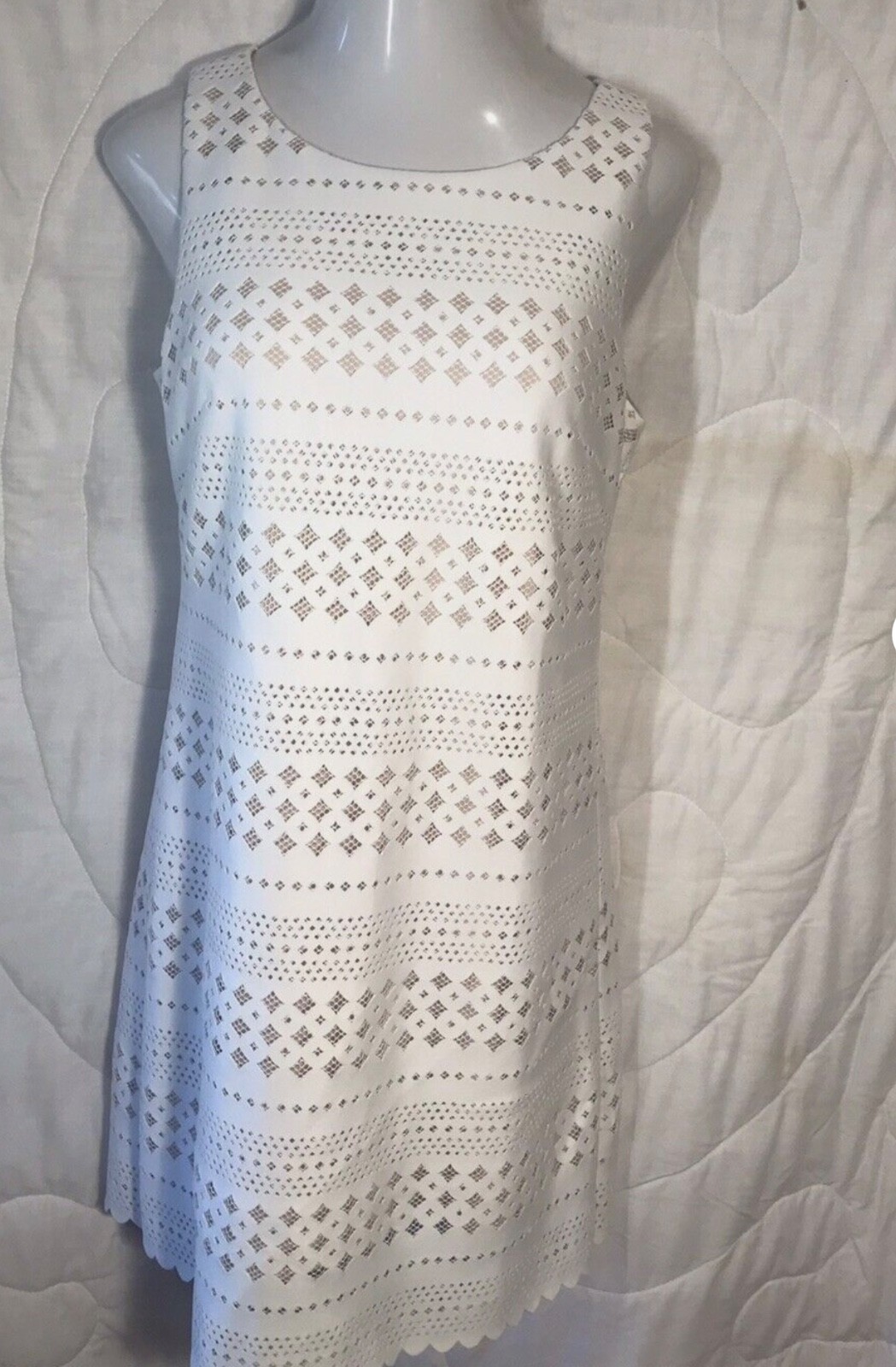 NWT Johnson & Murphy Ivory Laser Cut Dress Size 2