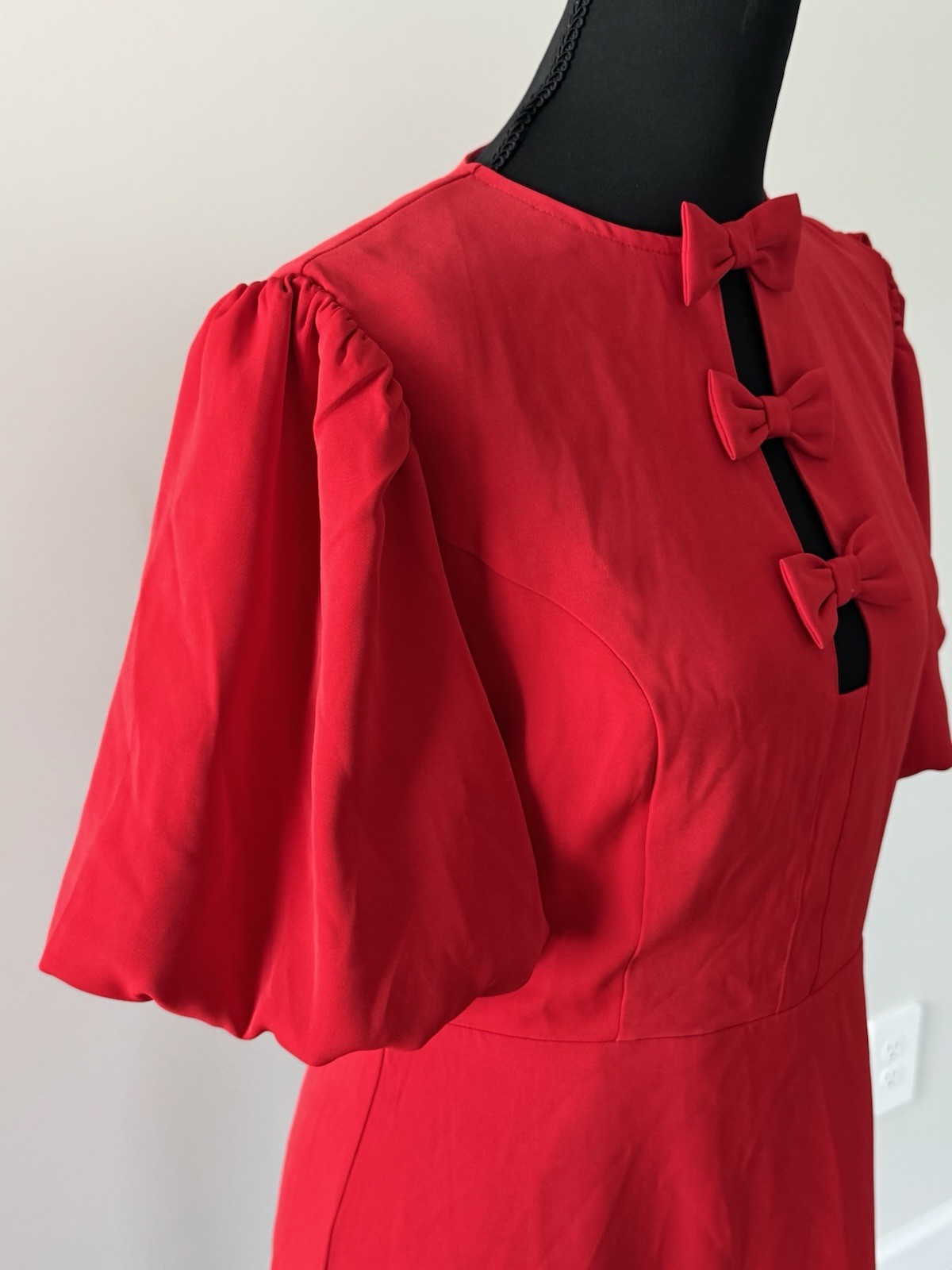 VICI Women’s M Red Solid Round Neck Puff Short Sleeve Bow A-Line Mini VCD34061