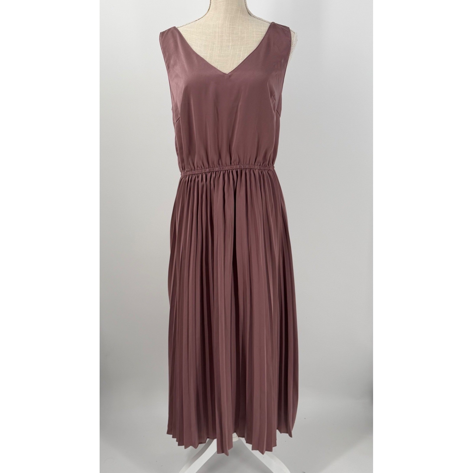 Current Air Los Angeles Mauve V-Neck Pleated Midi Dress Style 2490177 Womens S