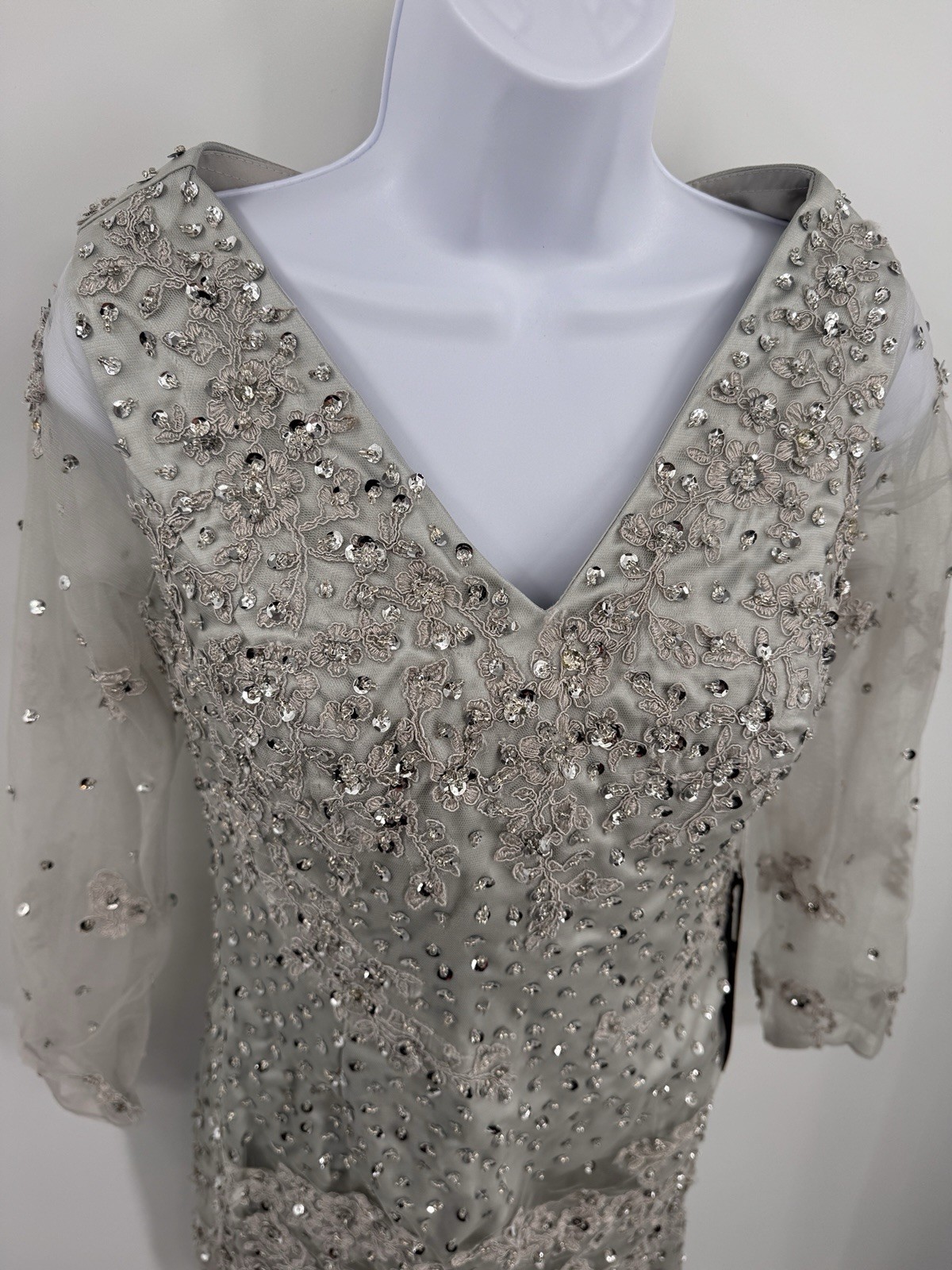 IZIDRESS Silver Heavily Sequined Beaded Lace V-Neck Short Sheath Dress 32″ Chest