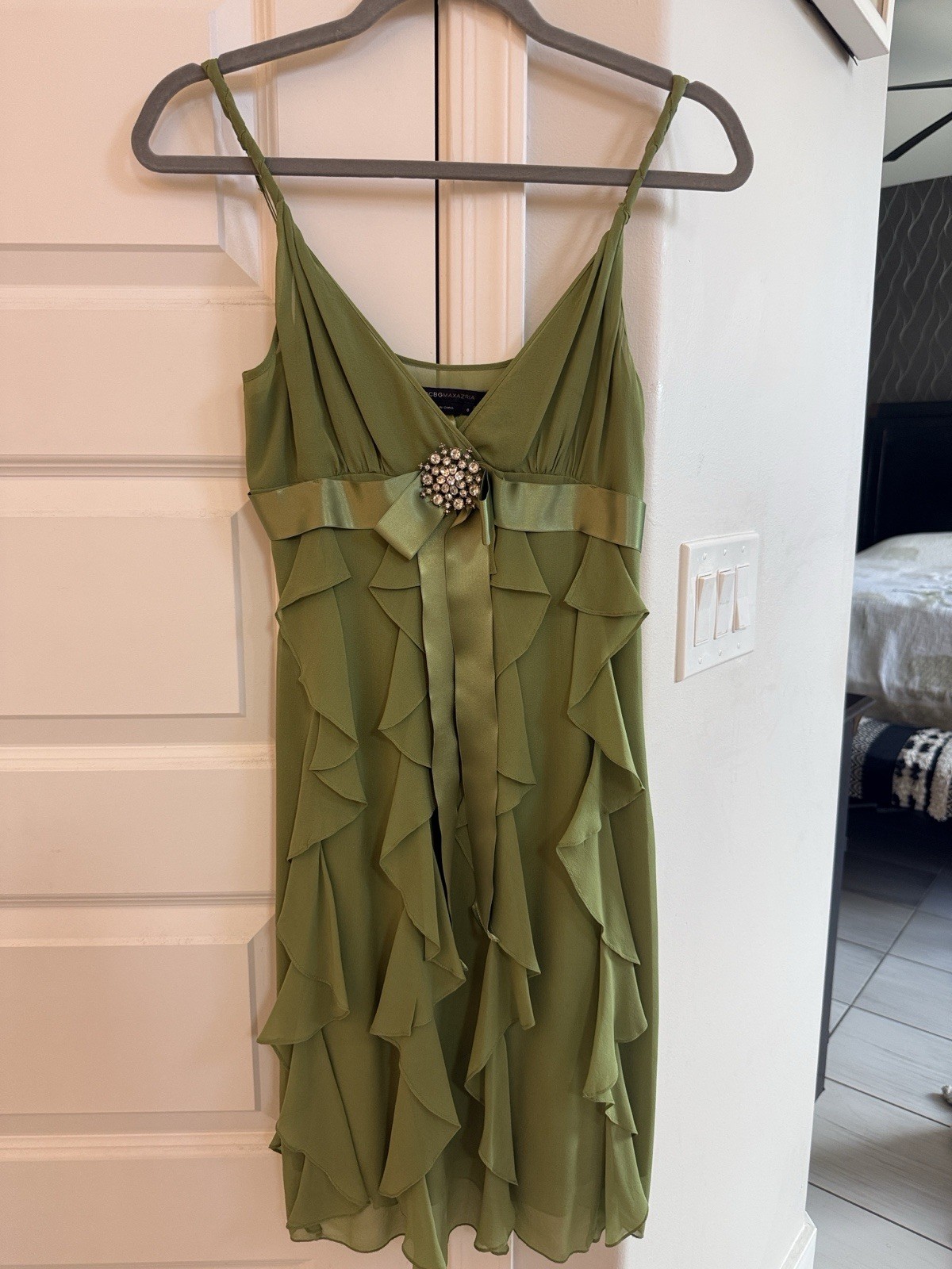 BCBGMAXAZRIA Green Solid Fit & Flare V-Neck Sleeveless Ruffle Lined Dress 6