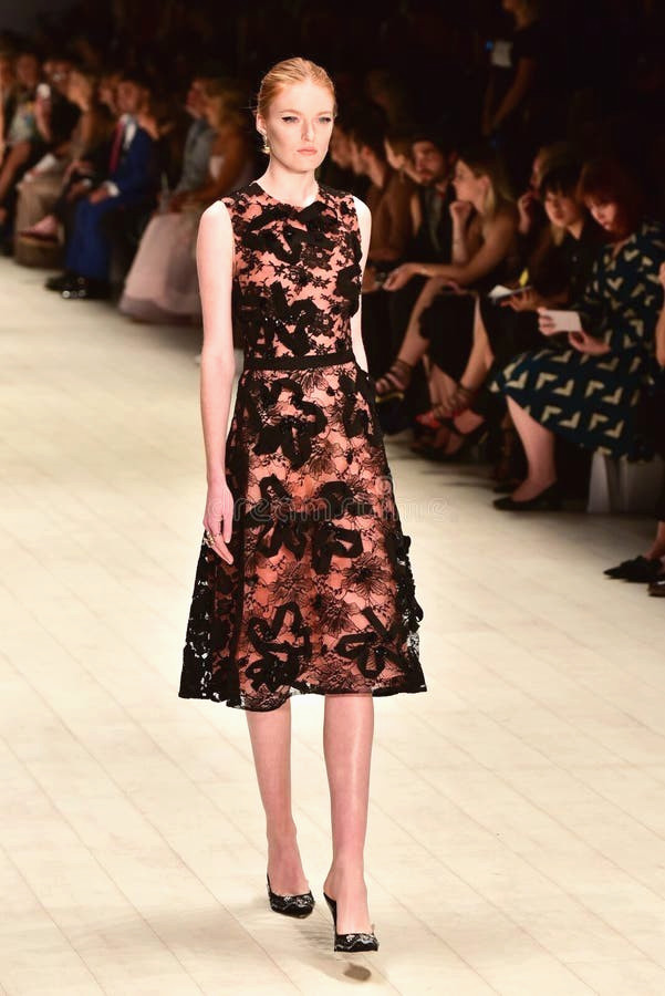 Oscar de la Renta Guipure Beaded Lace Silk Midi Dress Pink Black Runway 12 XL